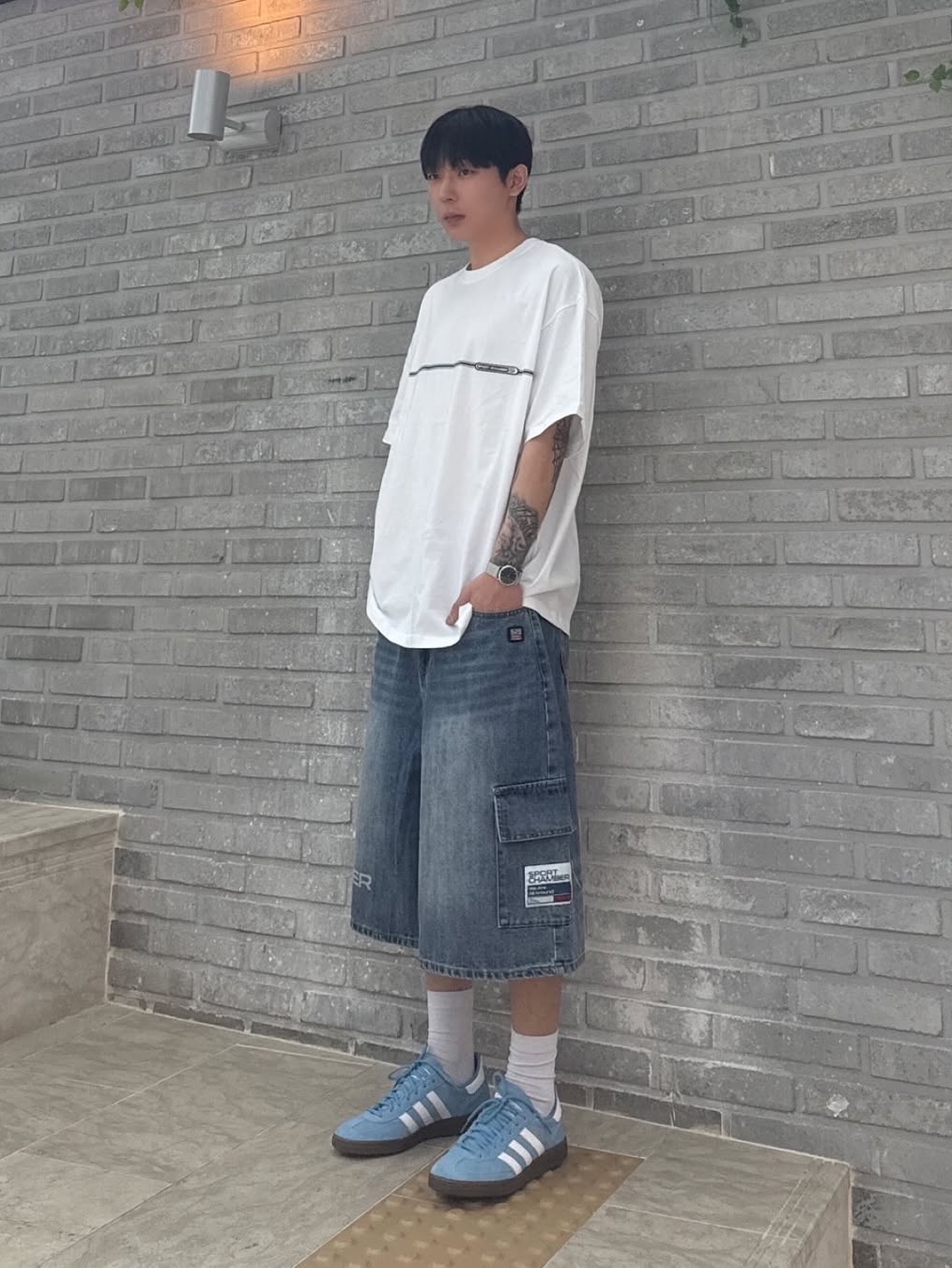 SPORT CHAMBER SC Line Symbol T-Shirt White, Adidas Spezial Handball Light Blue 착용 스타일 - 2