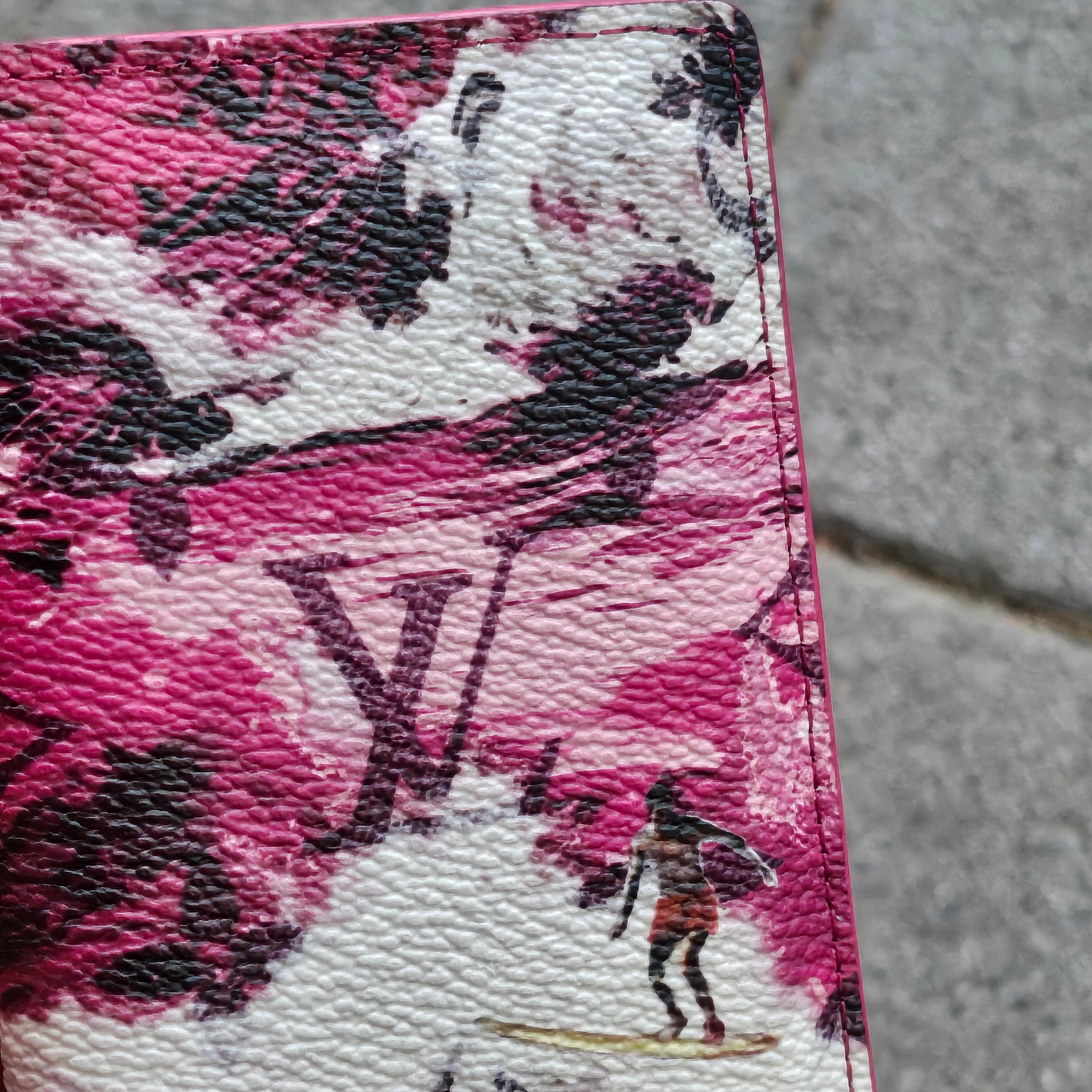 Louis Vuitton Pocket Organizer Monogram Pink 착용 스타일