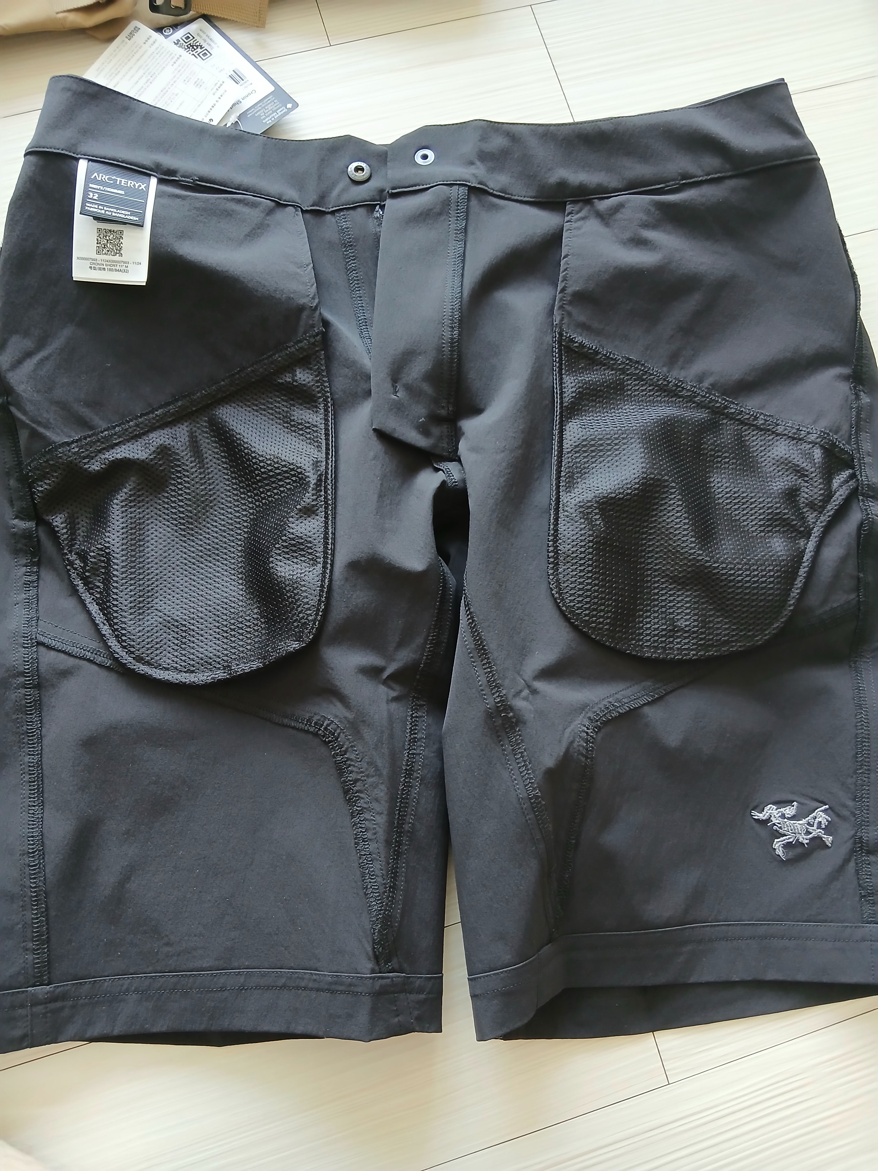Arc'teryx Cronin Shorts 11 Inch Black 착용 스타일 - 9