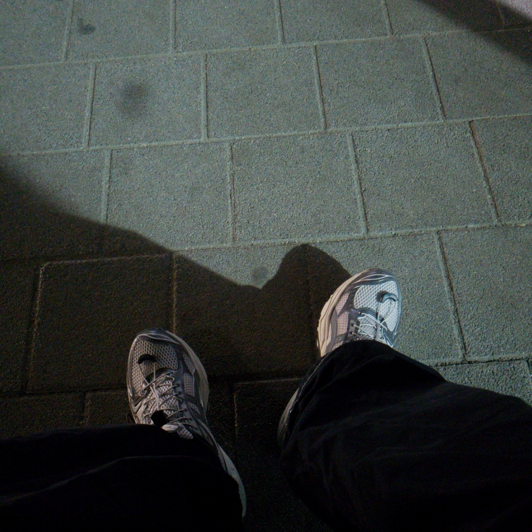 Asics Unlimited Gel-Kayano 14 Oyster Grey Clay Grey 착용 스타일