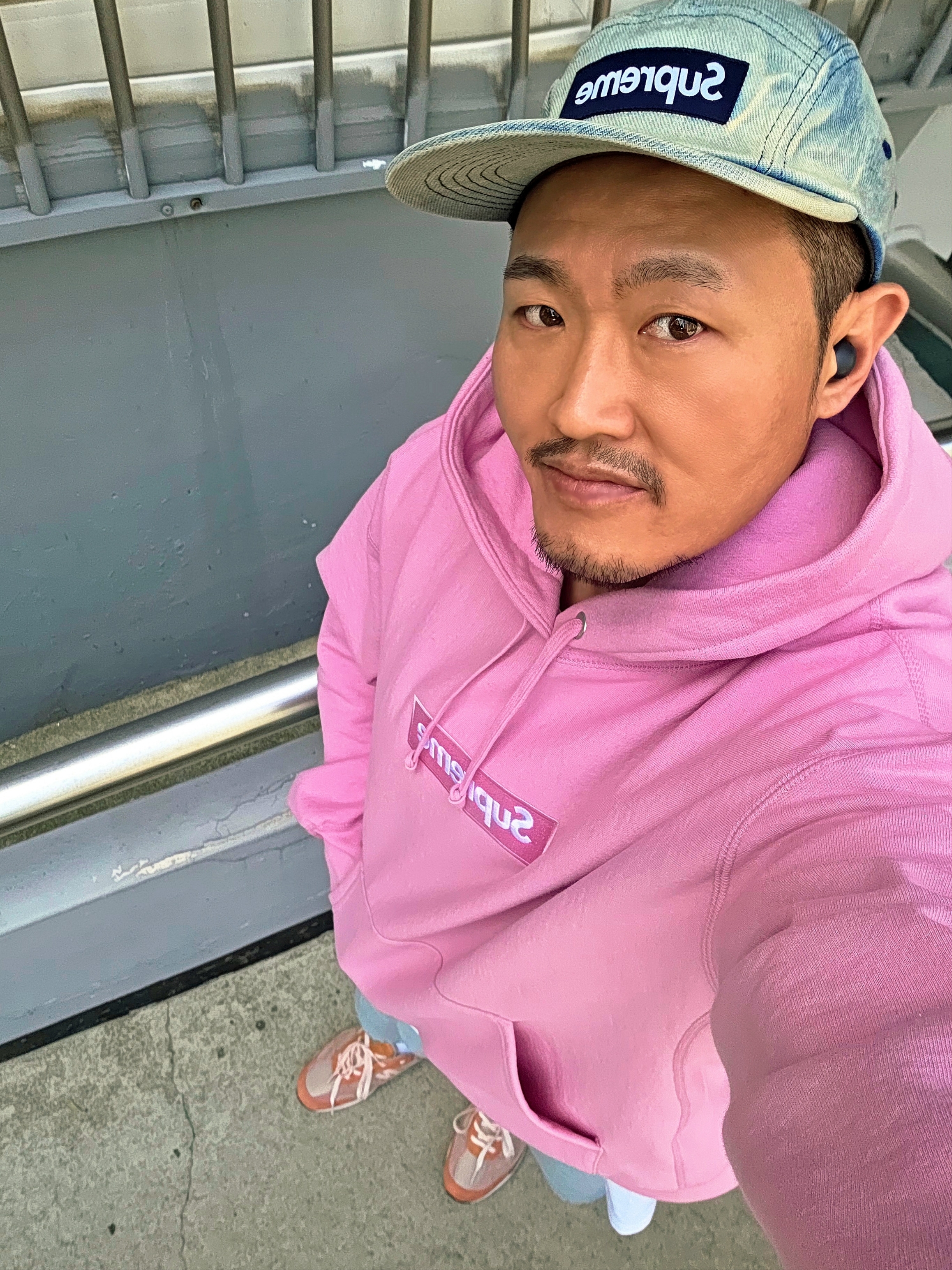 New Balance x Joe Freshgoods 992 Made in USA Aged Well, Supreme Box Logo Hooded Sweatshirt Dusty Pink - 24FW 착용 스타일 - 3