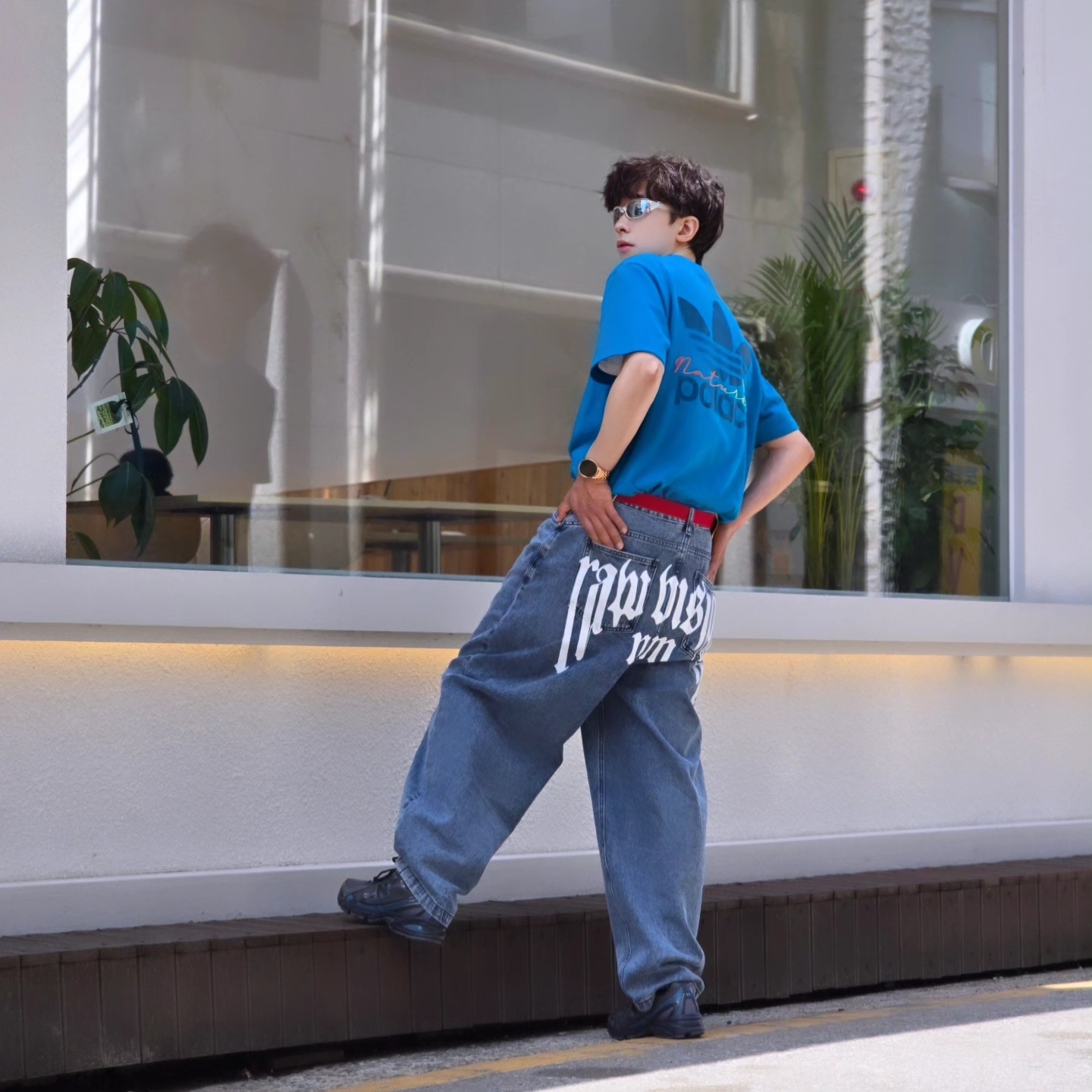 Palace x Adidas Nature T-Shirt Mystery Petrol - 22SS, NOMANUAL Raw Vision Denim Pants White Blue 착용 스타일 - 5