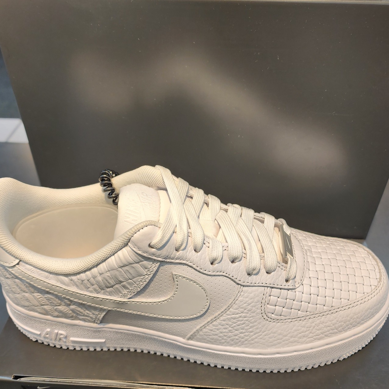 Nike Air Force 1 ’07 LX White 착용 스타일