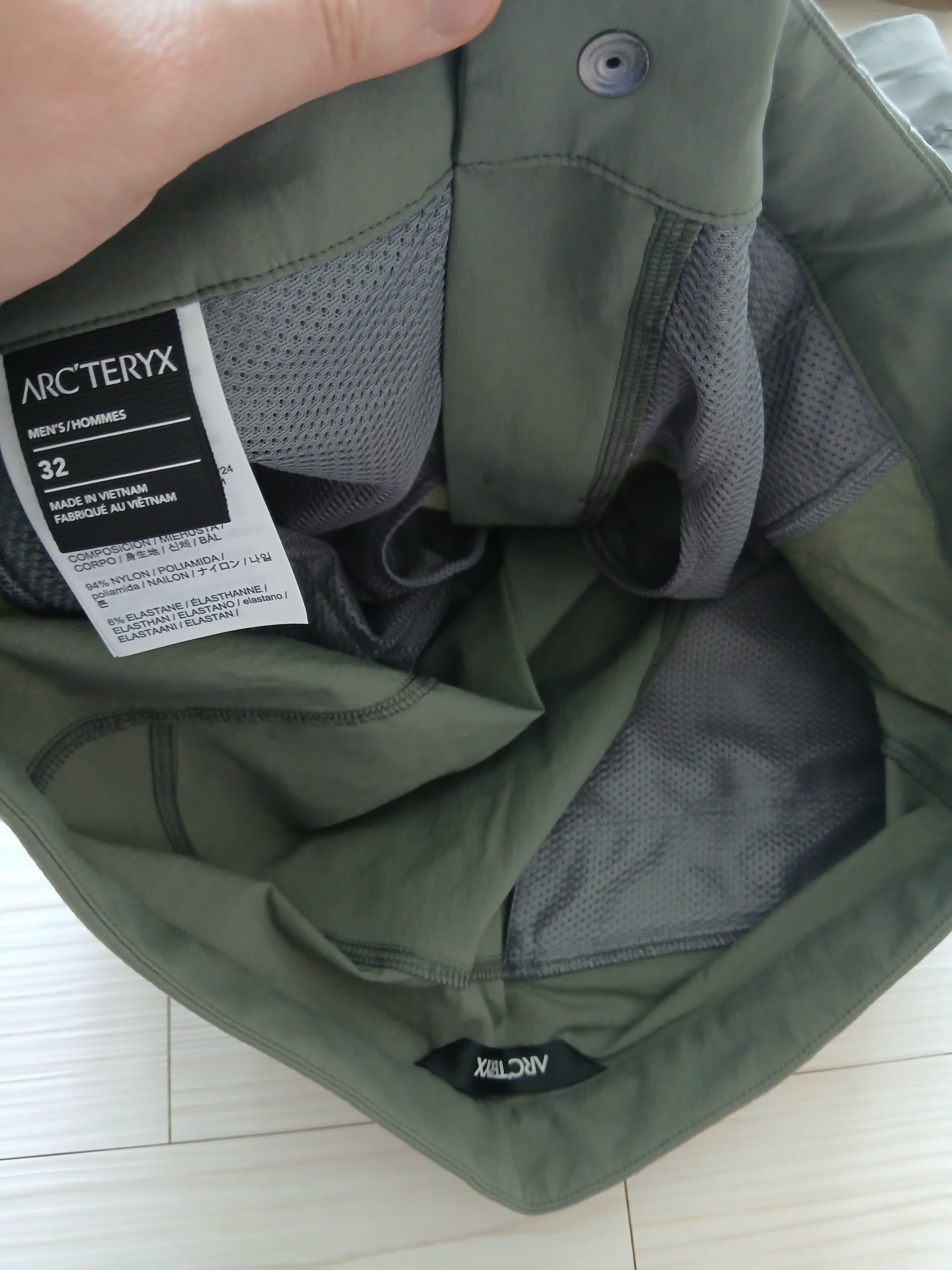 Arc'teryx Gamma Quick Dry Shorts 9 Inch Black 착용 스타일 - 8
