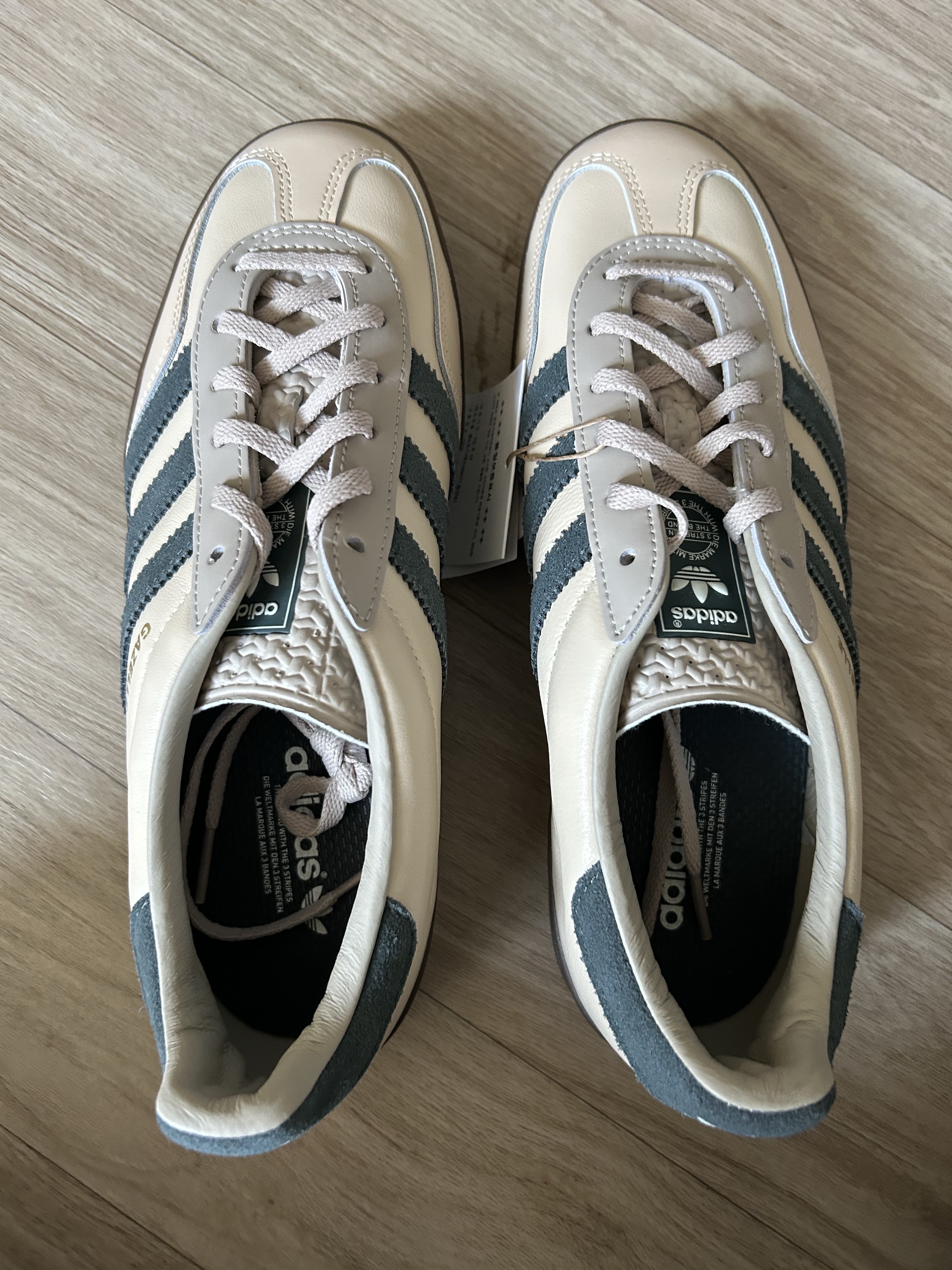 Adidas Gazelle Indoor Sand Strata Legend Ivy 착용 스타일