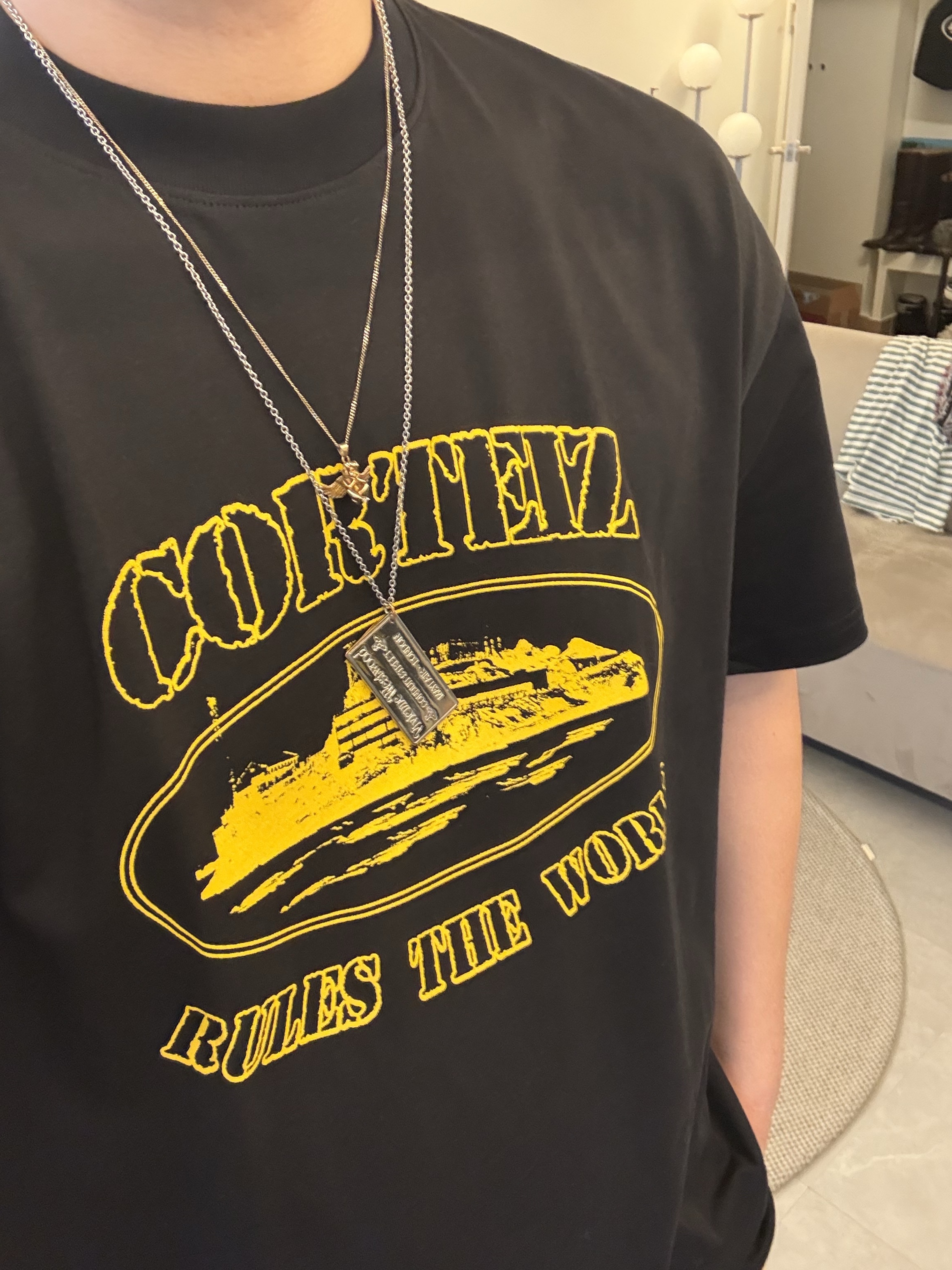 Corteiz OG Alcatraz T-Shirt Black Yellow, Jordan 13 Retro Carmelo Anthony Class Of 2002 (B-Grade) 착용 스타일 - 3