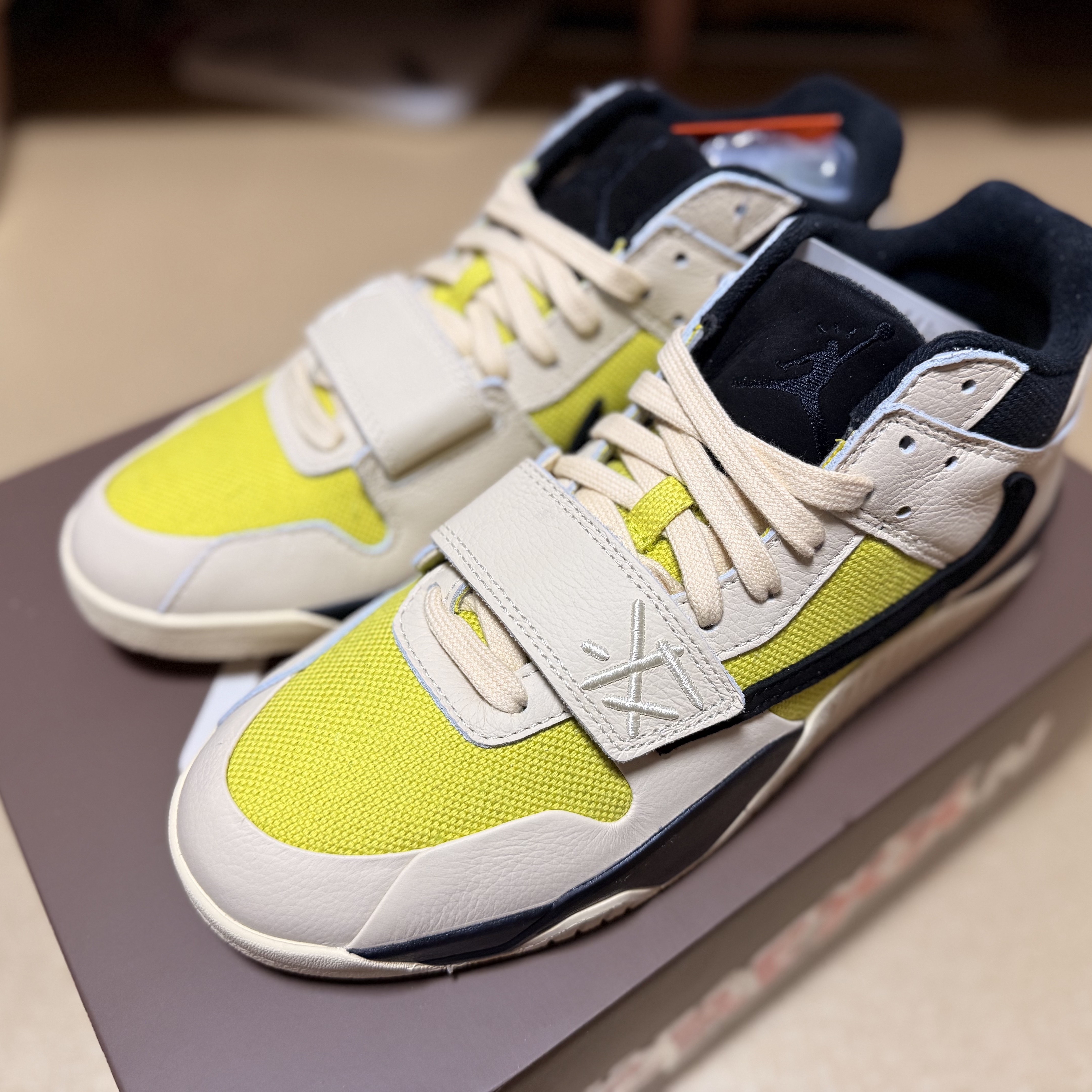 Jordan x Travis Scott Jumpman Jack TR Bright Cactus 착용 스타일 - 1