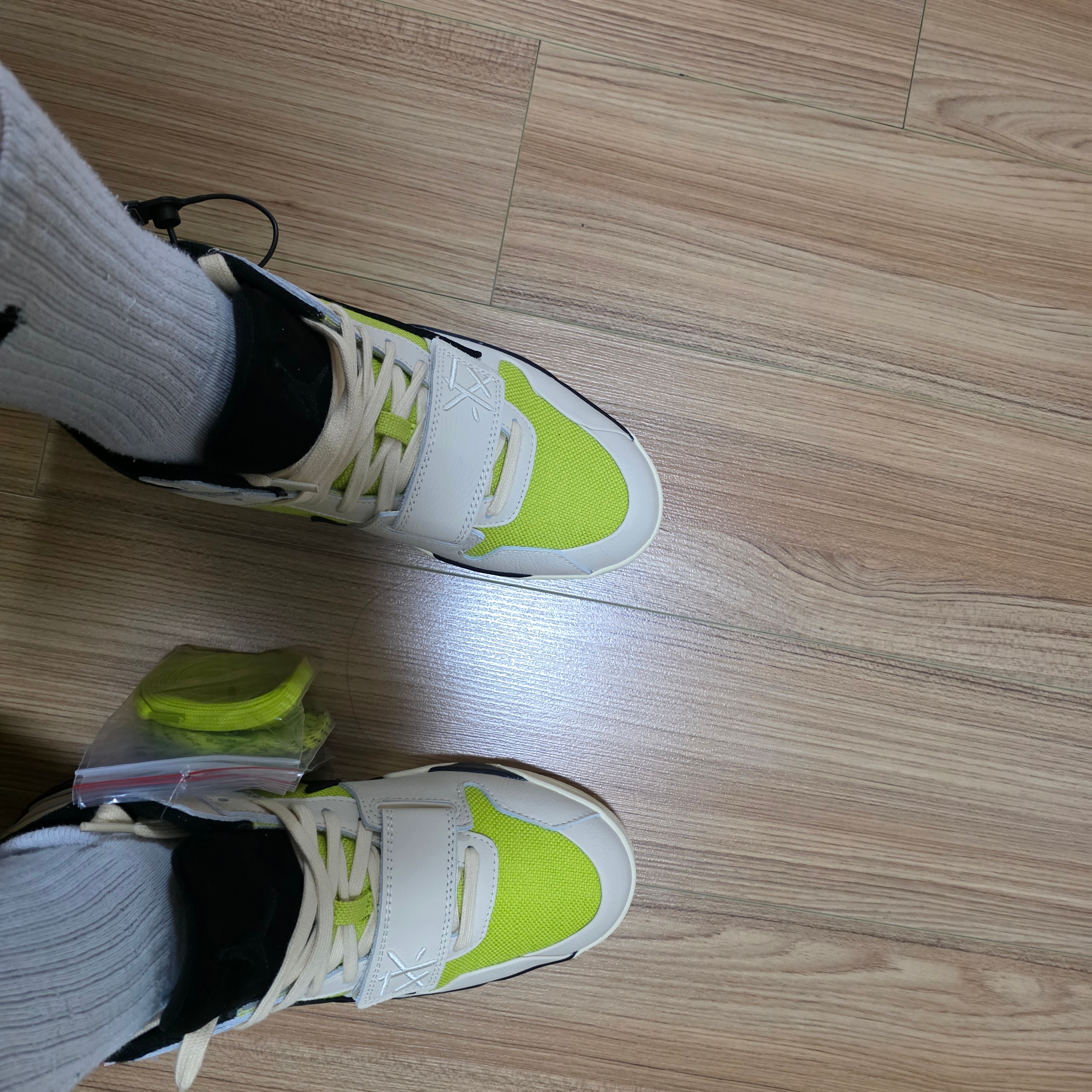 Jordan x Travis Scott Jumpman Jack TR Bright Cactus 착용 스타일 - 2