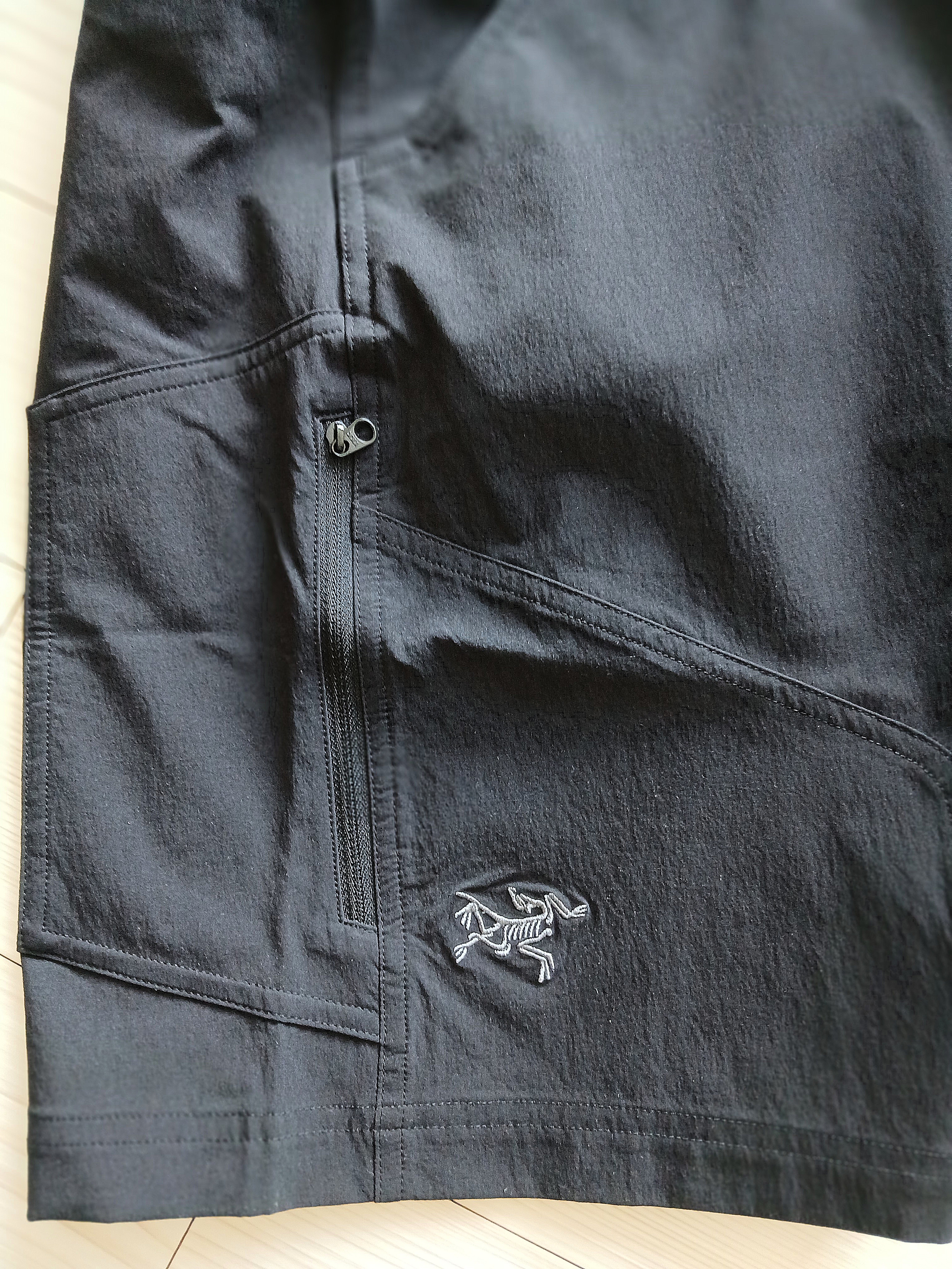 Arc'teryx Cronin Shorts 11 Inch Black 착용 스타일 - 4