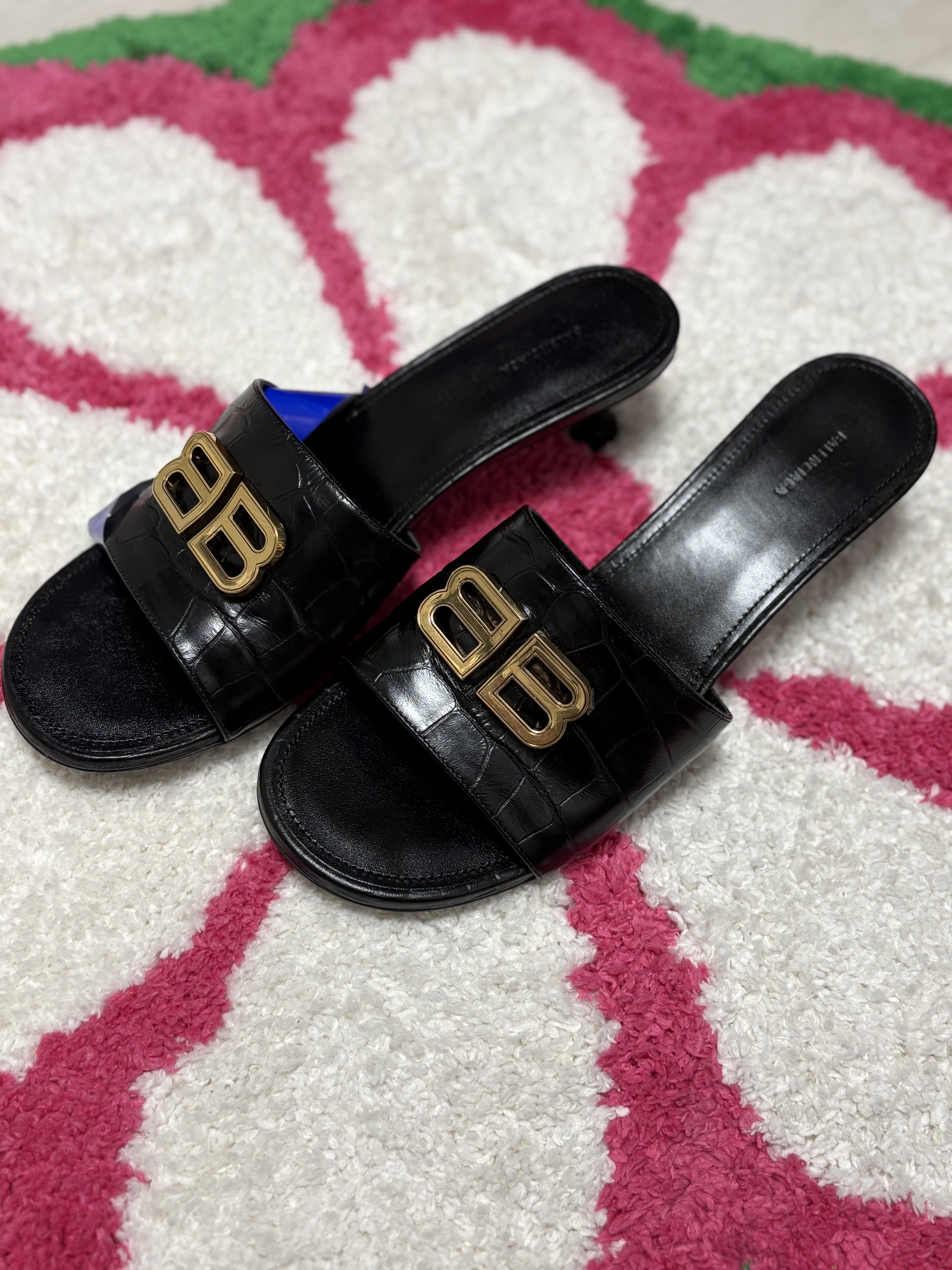 (W) Balenciaga Groupie Sandal Black 착용 스타일