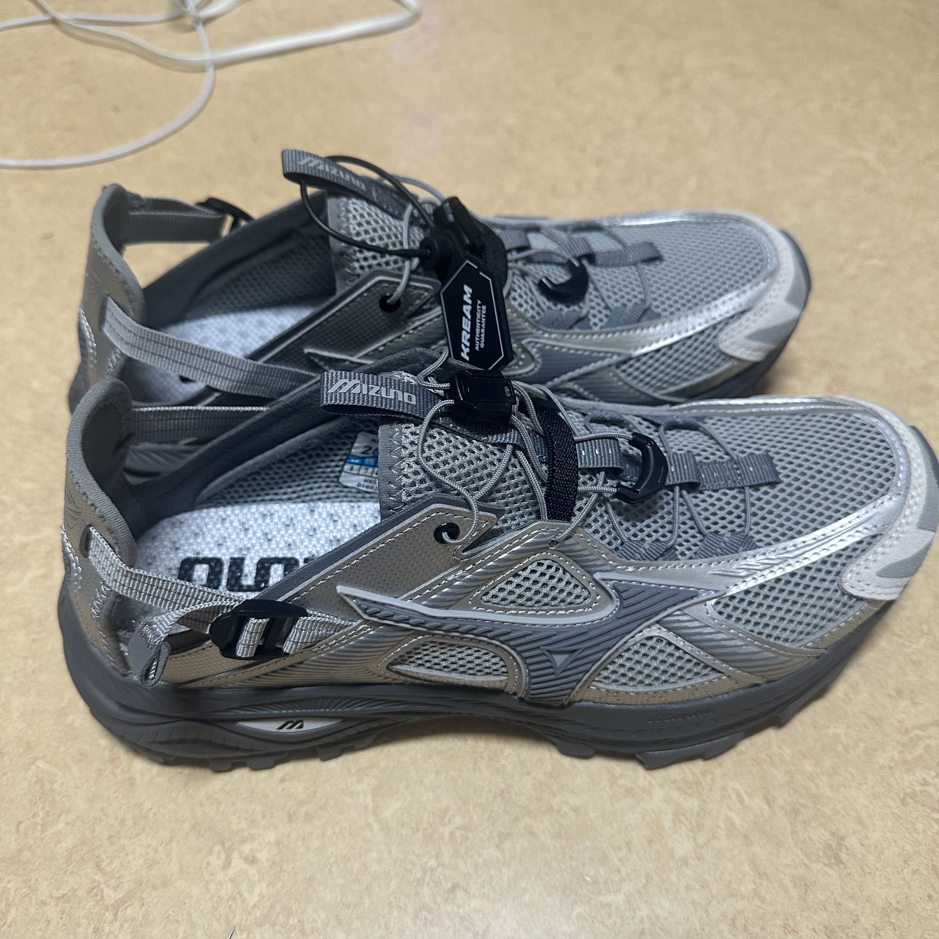 Mizuno Racer Trail SE Silver Grey 착용 스타일 - 3