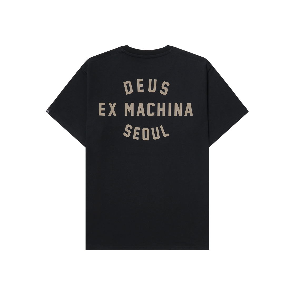 데우스 엑스 마키나 서울 컬리지 어드레스 티셔츠 블랙(Deus Ex Machina Seoul College Address T-Shirt Black)