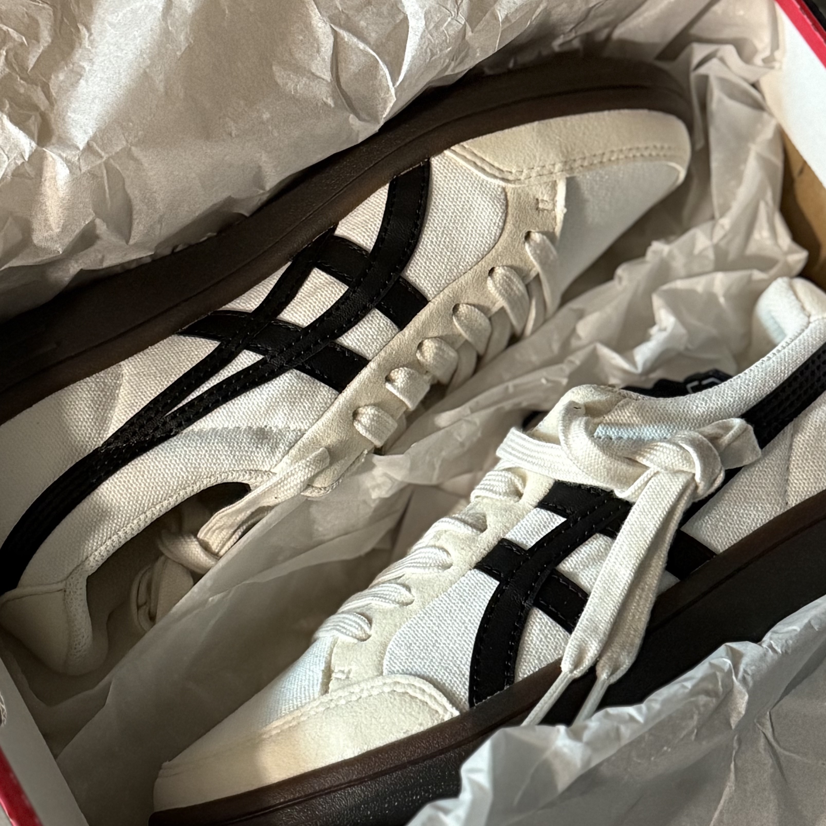 Onitsuka Tiger Advanti Cream White Black 착용 스타일