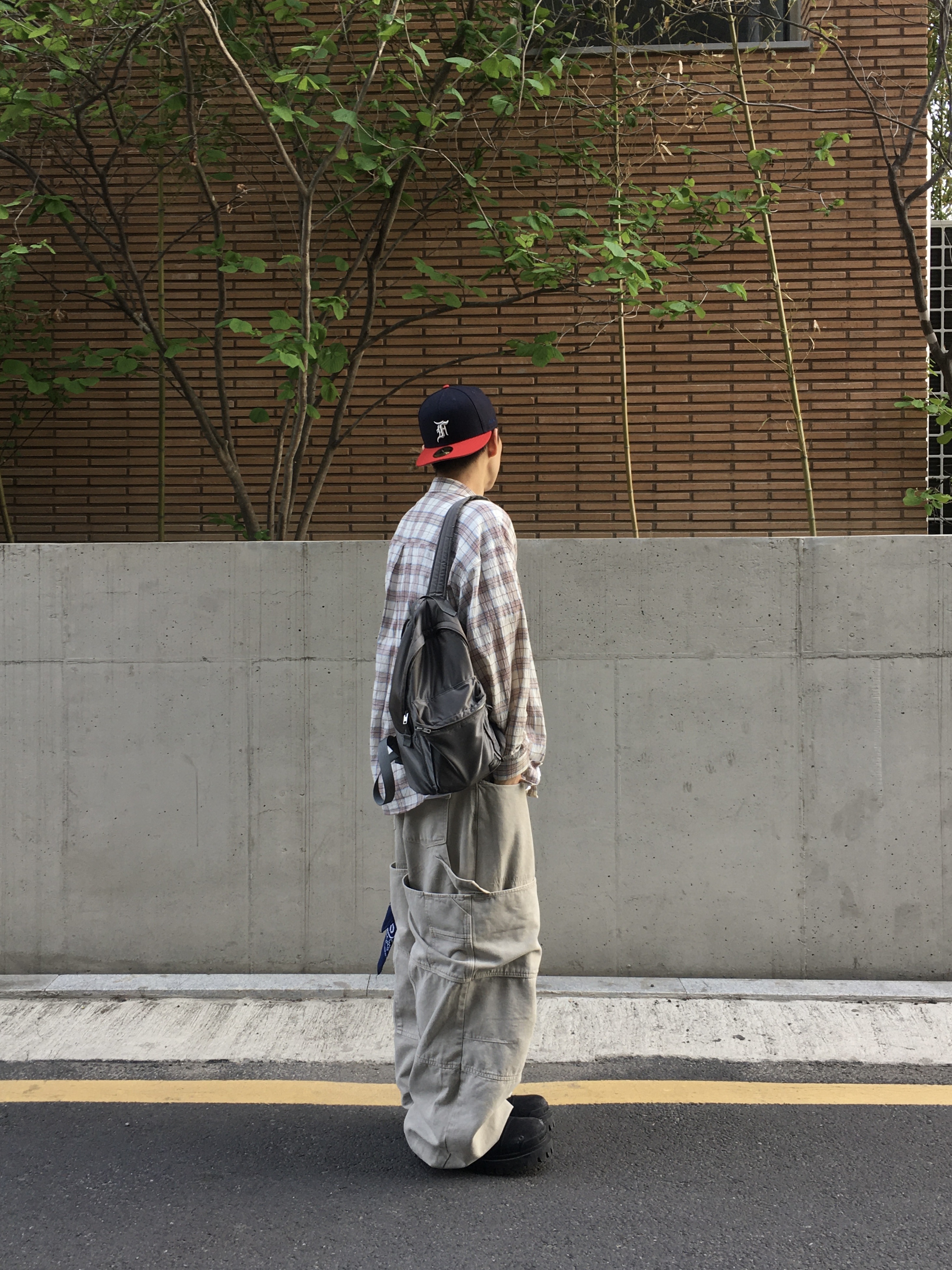 Nonnod Double Knee Cover Pants Vintage Beige, Balenciaga Combat Strike 20mm Boots Black 착용 스타일 - 1
