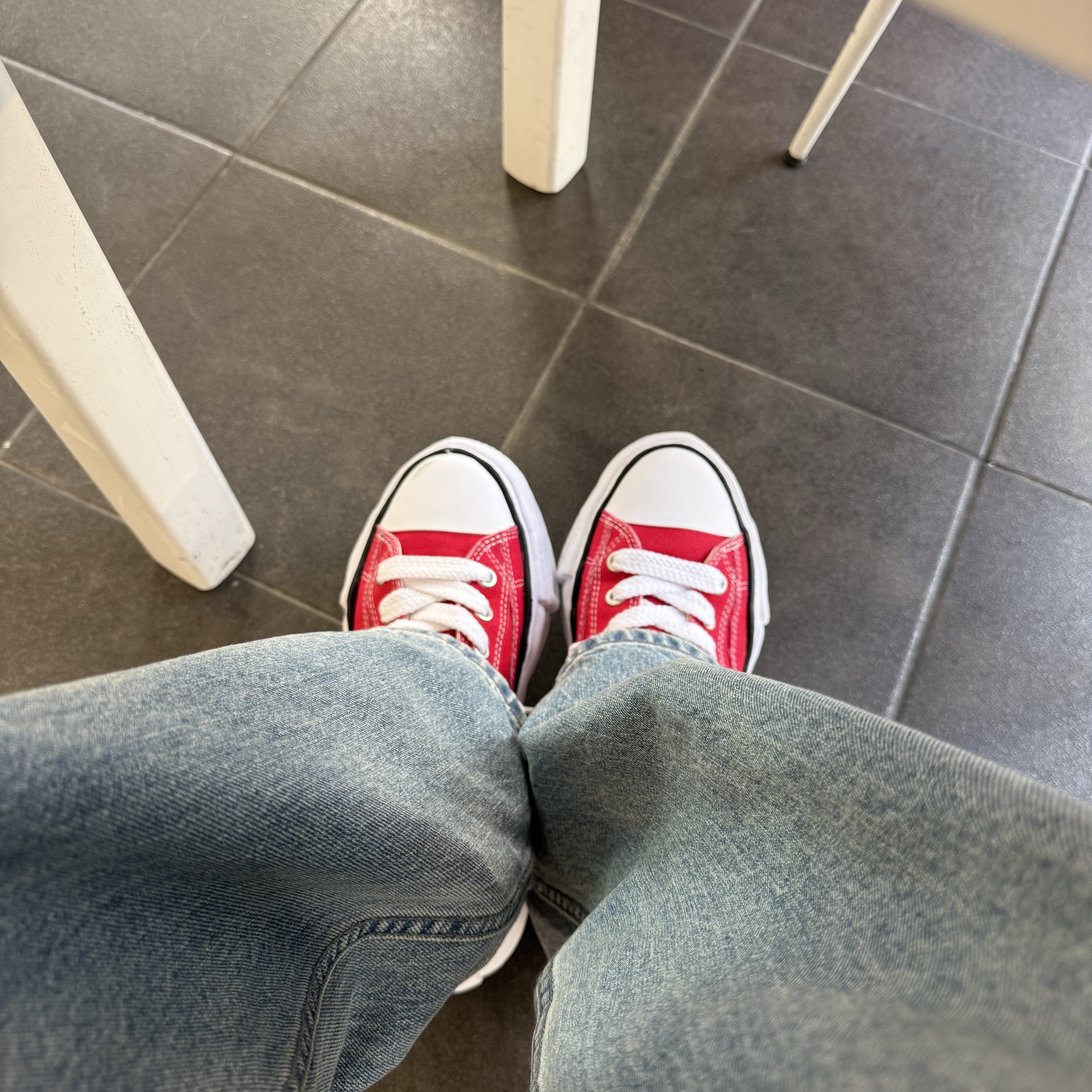 Maison Mihara Yasuhiro Peterson OG Sole Canvas Low Sneakers Red 착용 스타일 - 2