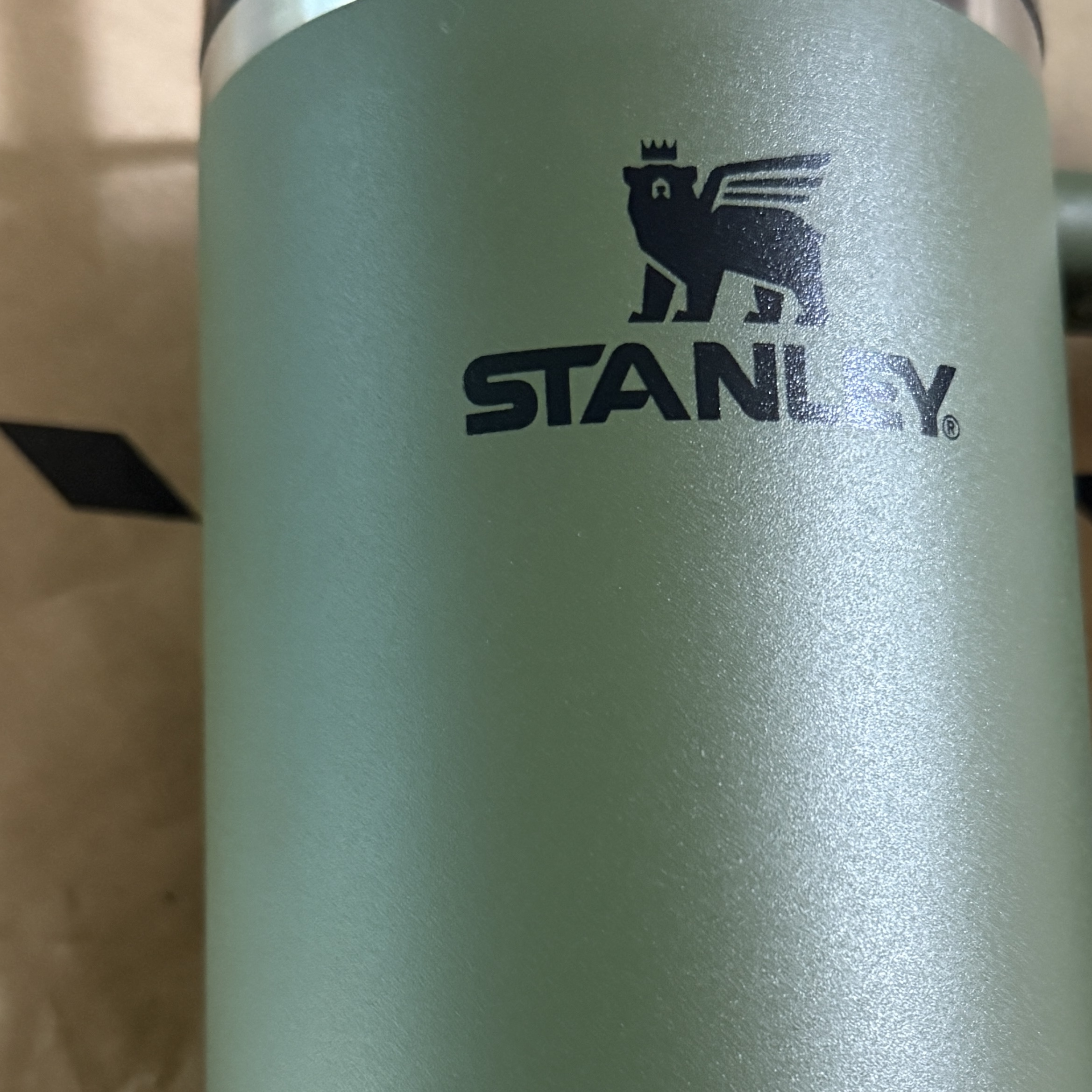 Stanley The Quencher H2.0 Flowstate Tumbler 887ml Dried Pine 착용 스타일