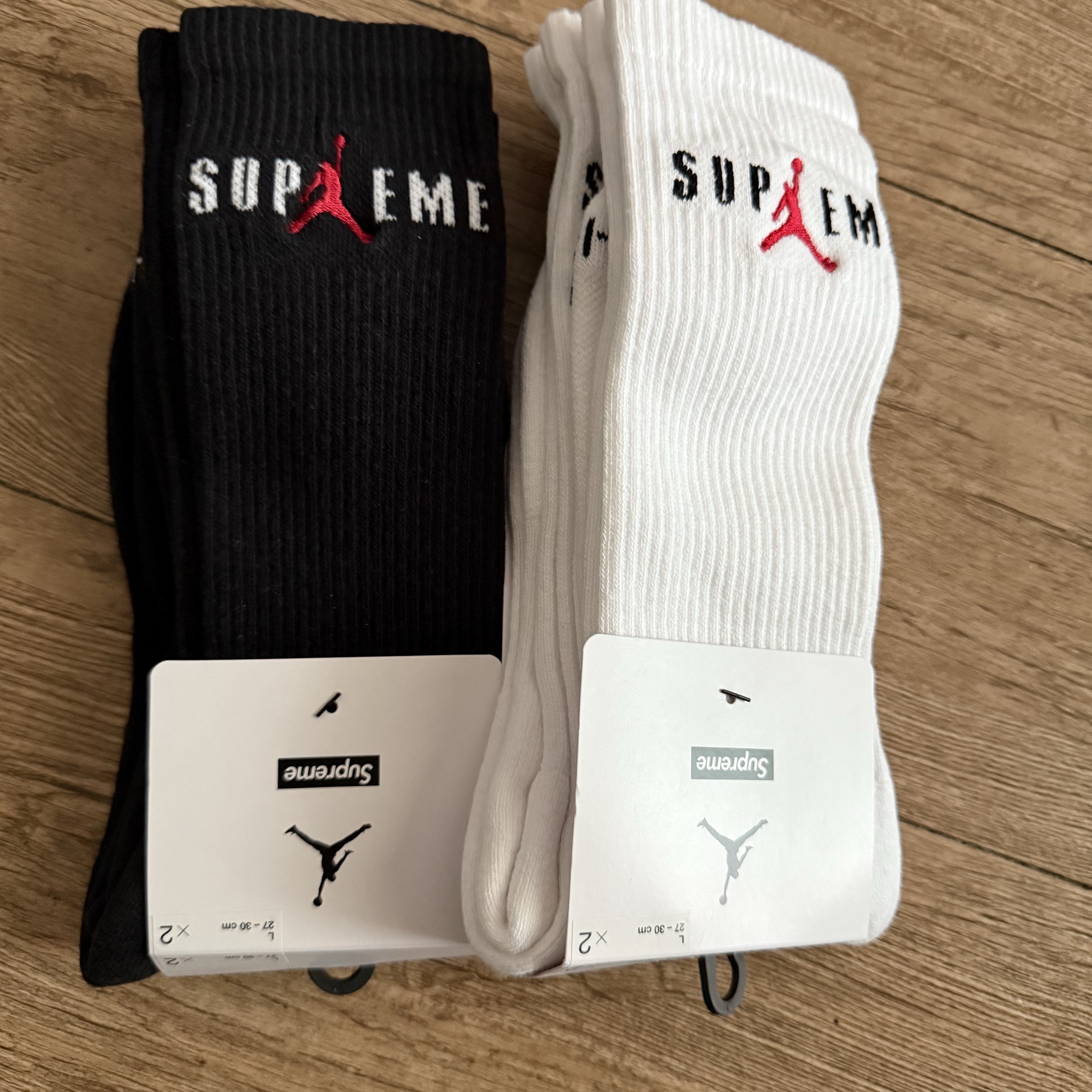 Supreme World Famous S Logo 6-Panel Black, Supreme Small Box T-Shirt Woodland Camo - 25SS 착용 스타일 - 5