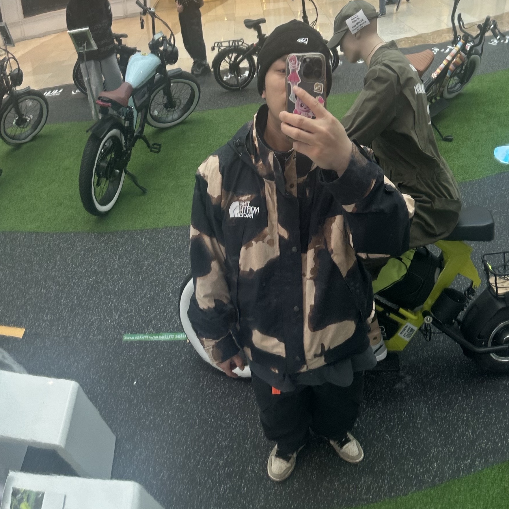 Supreme x The North Face Bleached Denim Print Mountain Jacket Black - 21FW 착용 스타일