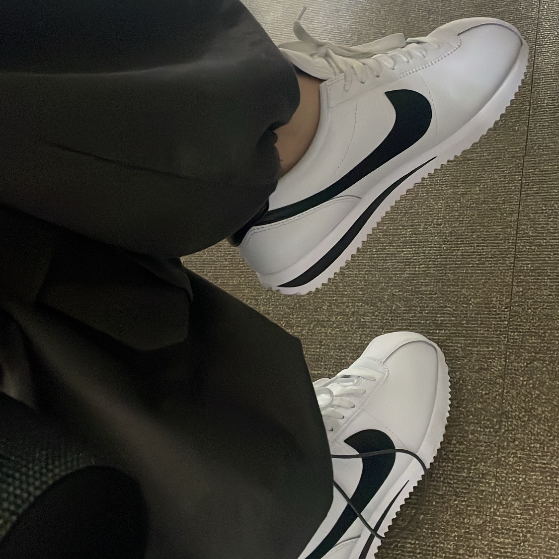 (W) Nike Cortez Leather White Black 착용 스타일
