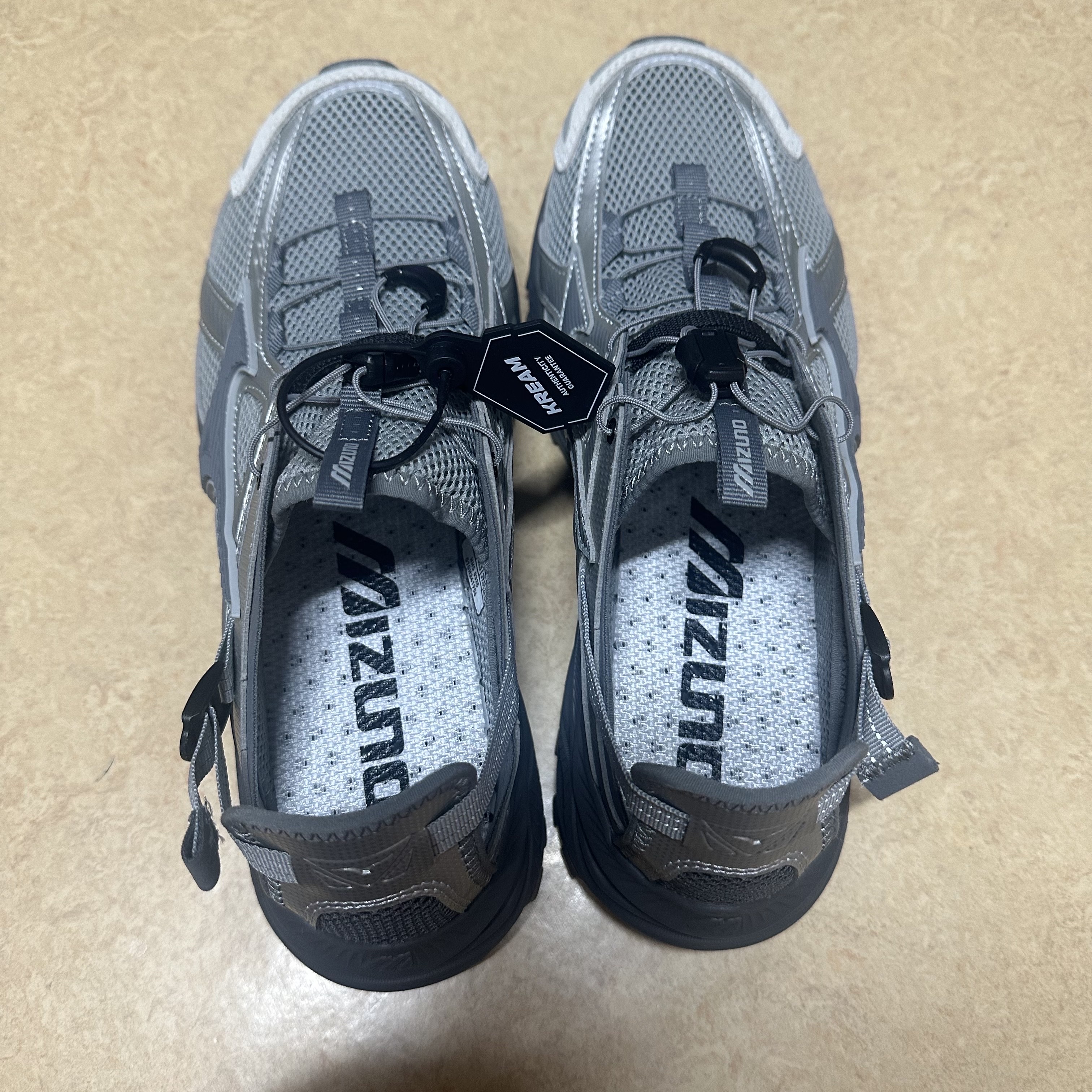 Mizuno Racer Trail SE Silver Grey 착용 스타일 - 2