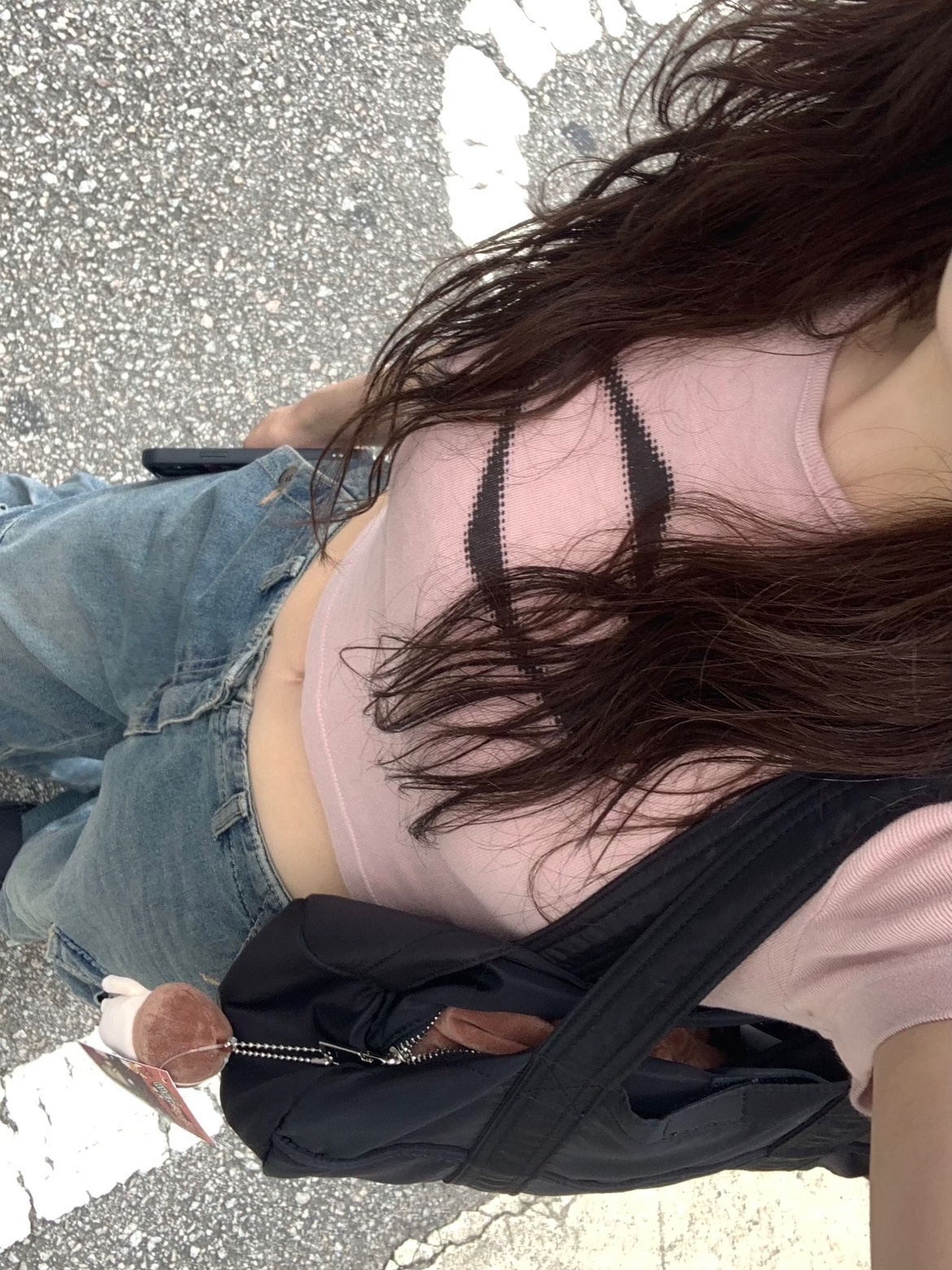 (W) Mischief Rhombus Blur T-Shirt Mini Dusty Pink, New Balance 410v5 Black - 2E Wide 착용 스타일 - 2
