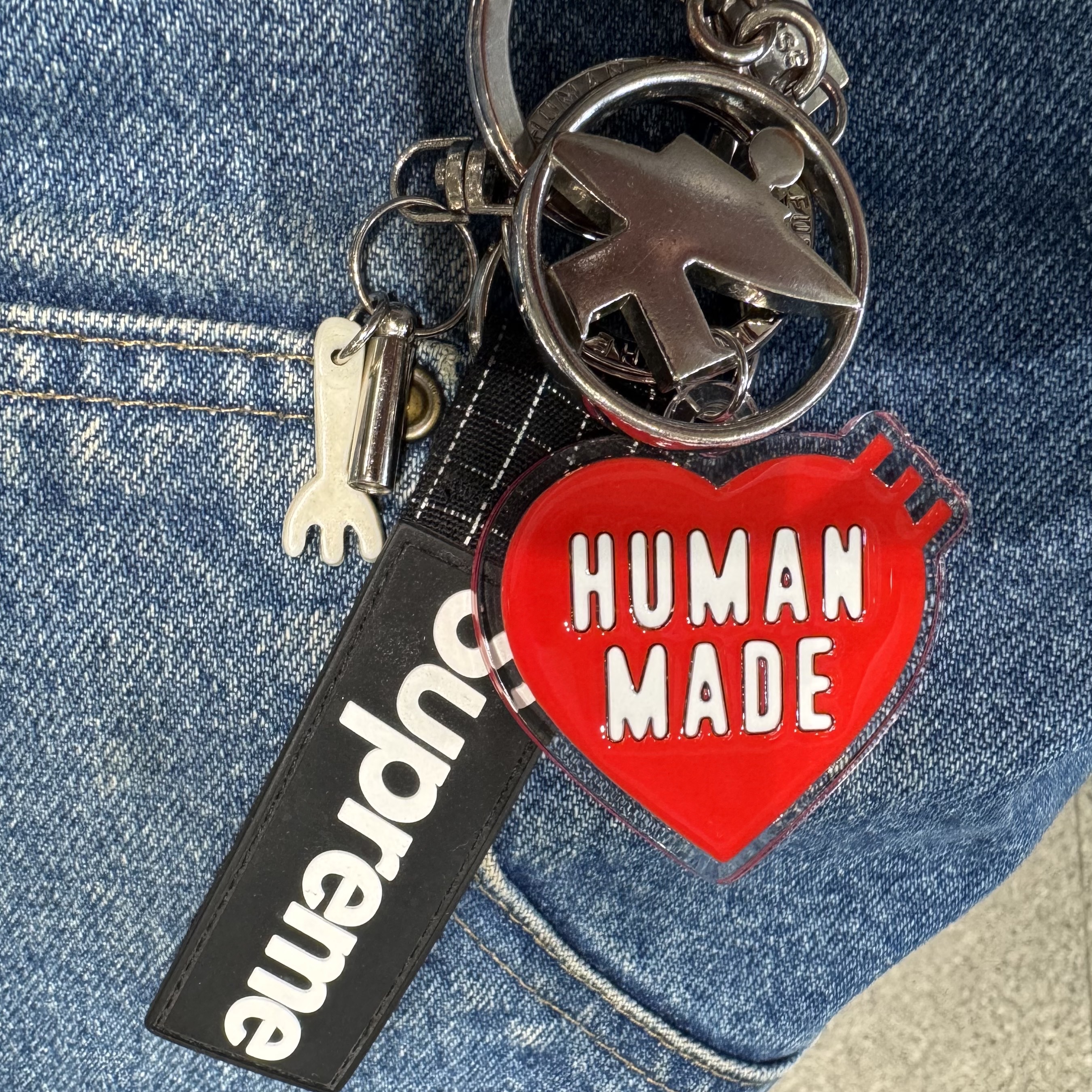 Human Made Heart Keyring Red 착용 스타일