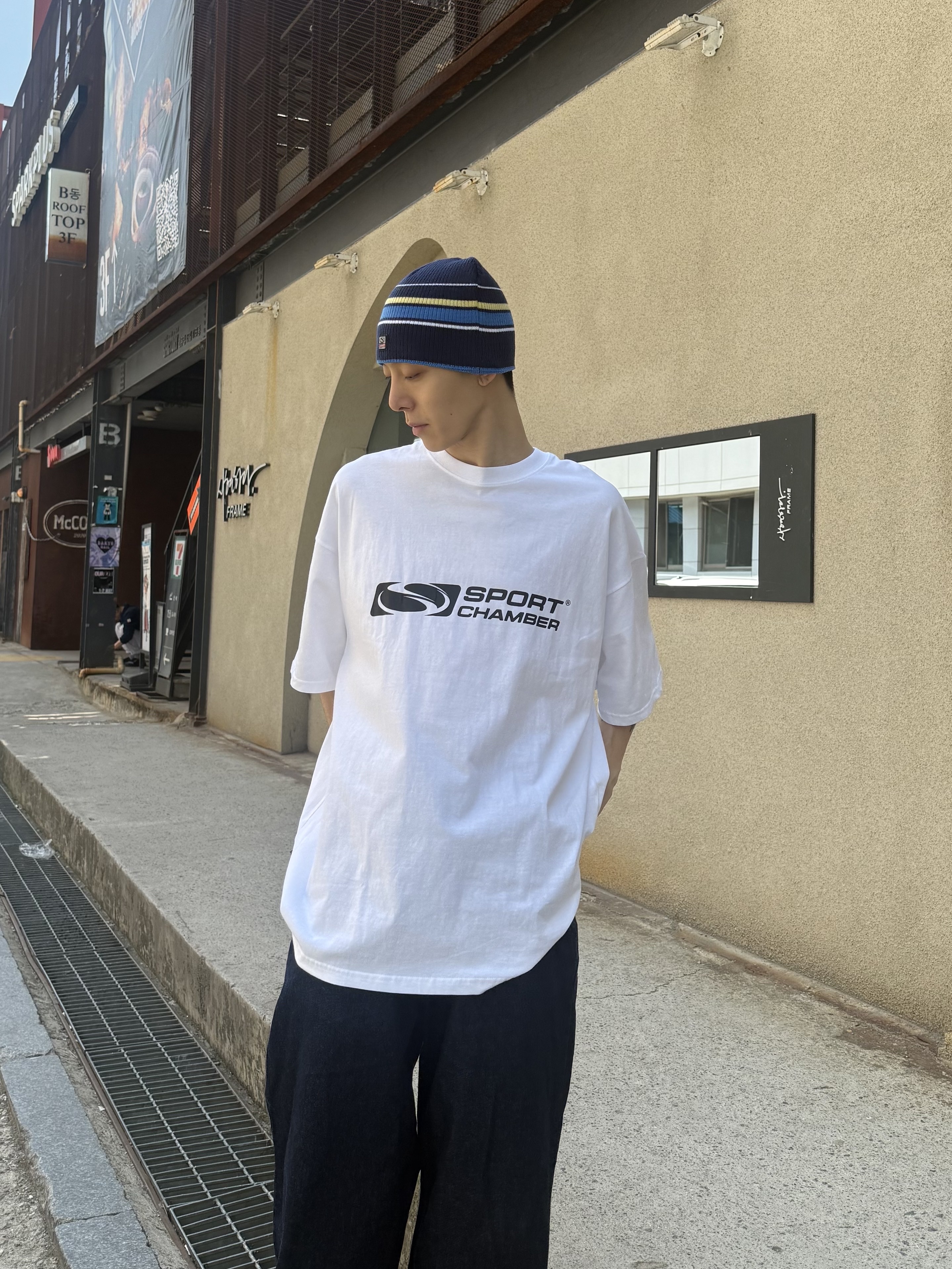 SPORT CHAMBER SC Line Symbol Windbreaker Silver, SPORT CHAMBER SC Flash T-shirt White 착용 스타일 - 2