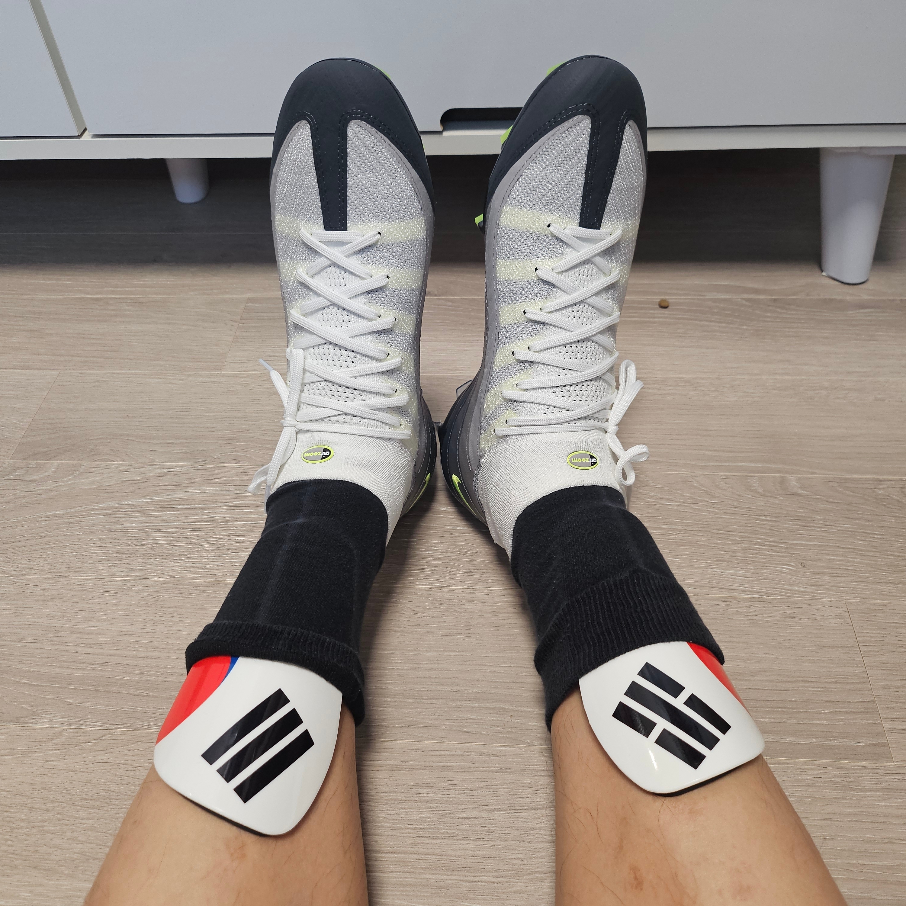 Nike Zoom Mercurial Superfly 10 Elite AM 95 SE FG Black Neon Yellow 착용 스타일 - 2