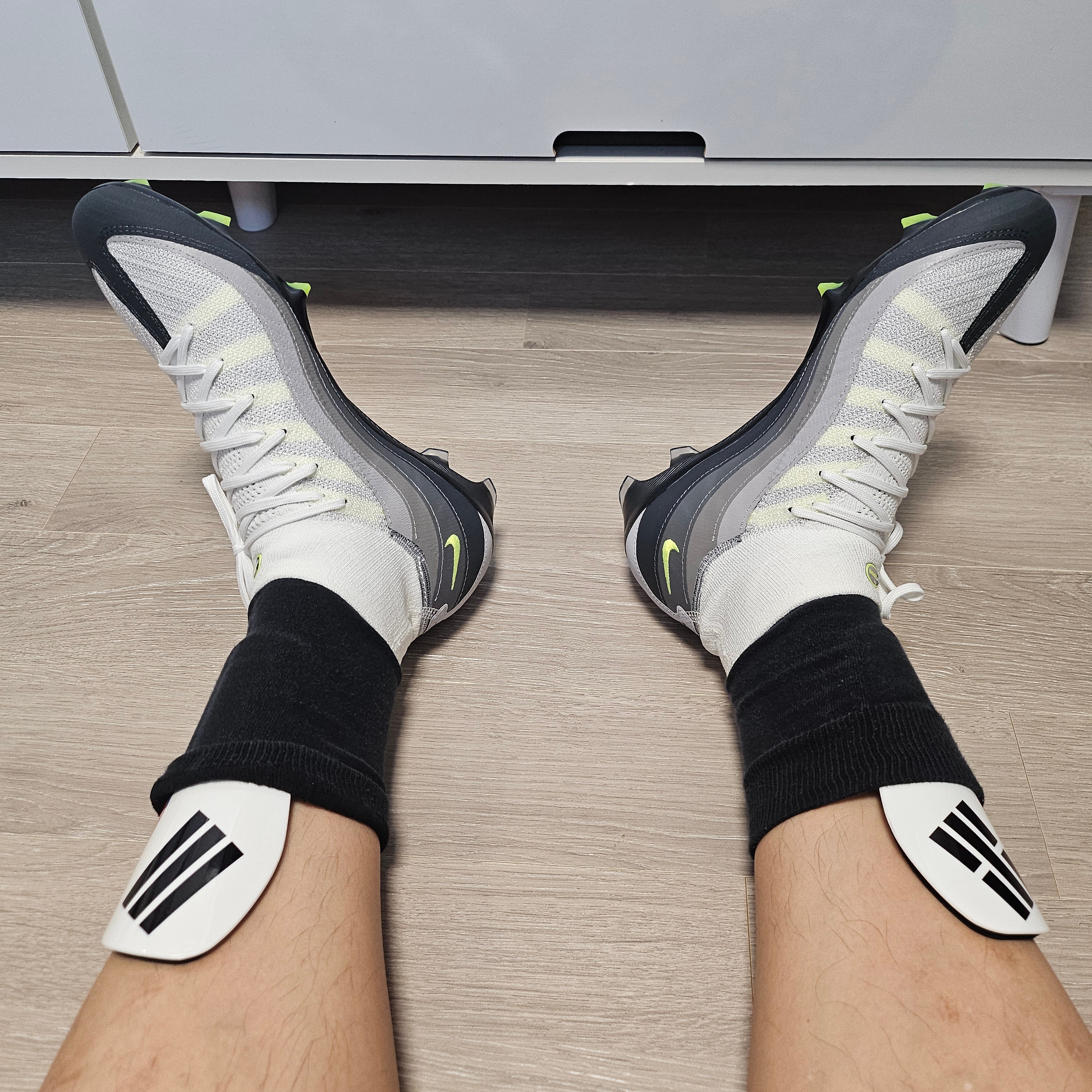 Nike Zoom Mercurial Superfly 10 Elite AM 95 SE FG Black Neon Yellow 착용 스타일 - 1