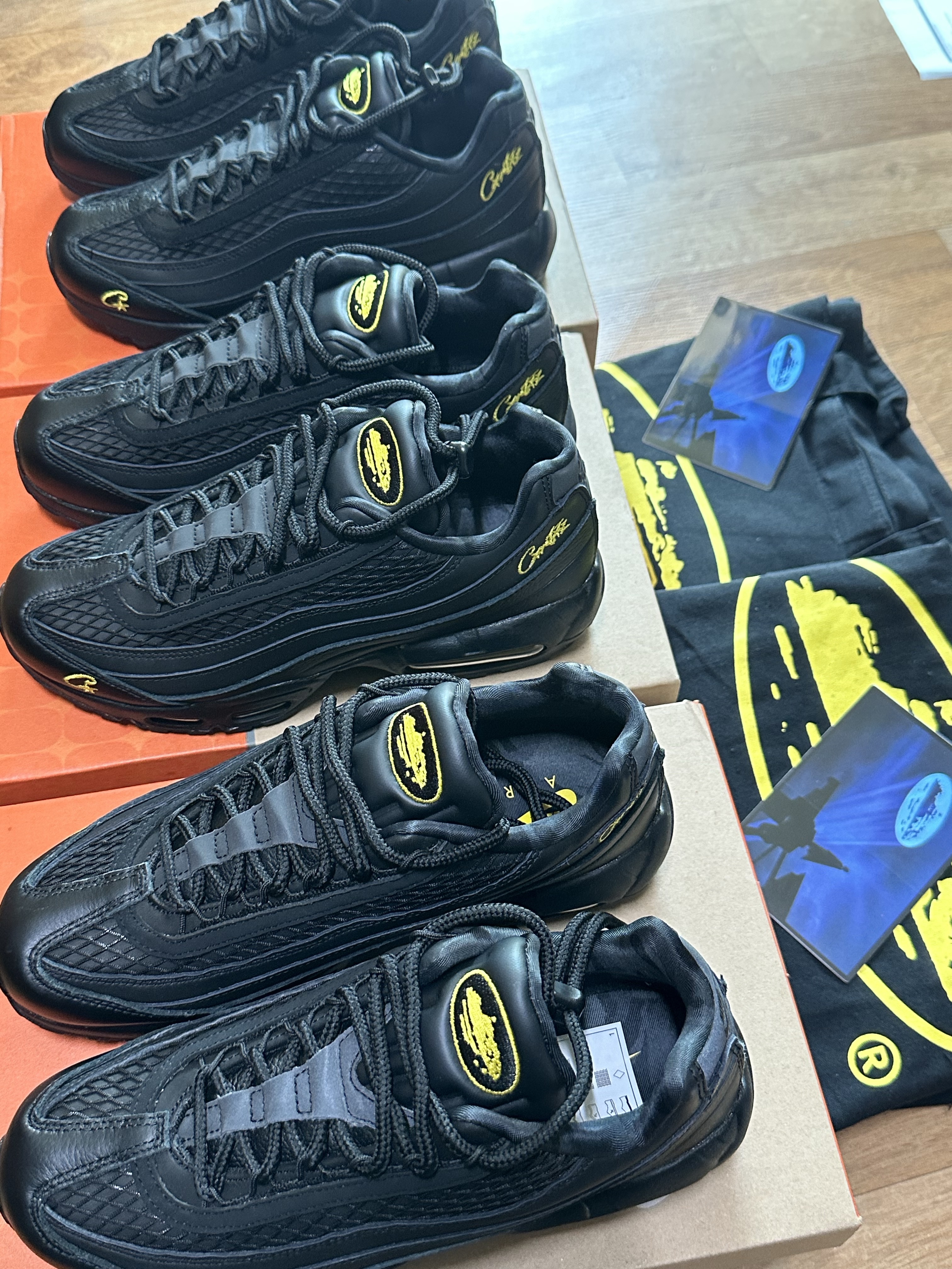 Nike x Corteiz Air Max 95 Black and Tour Yellow 착용 스타일 - 3