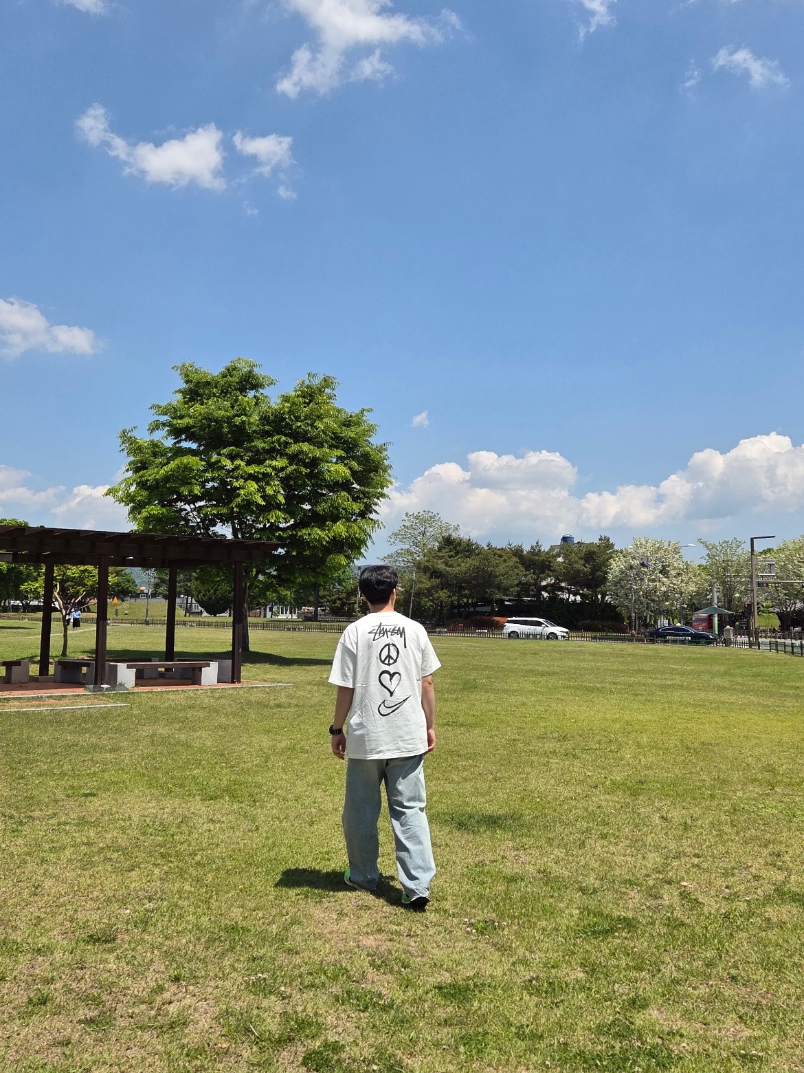Nike x Stussy NRG RA T-Shirt Summit White (DM4942-121), Comoli 5P Denim Pants Bleach - 22AW 착용 스타일 - 1