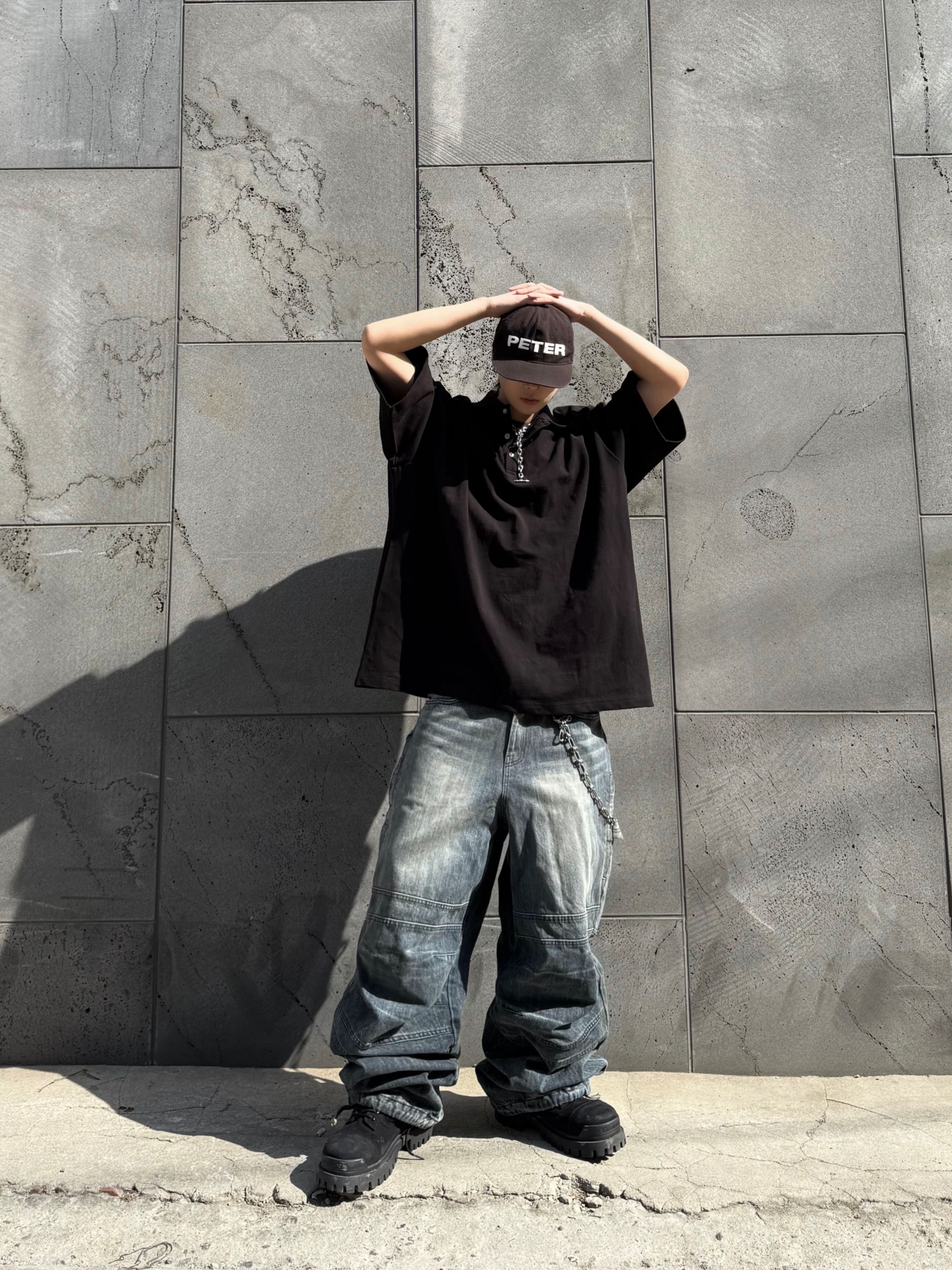 ROARINGRAD Washed Denim Carpenter Pants Grayish Blue 착용 스타일