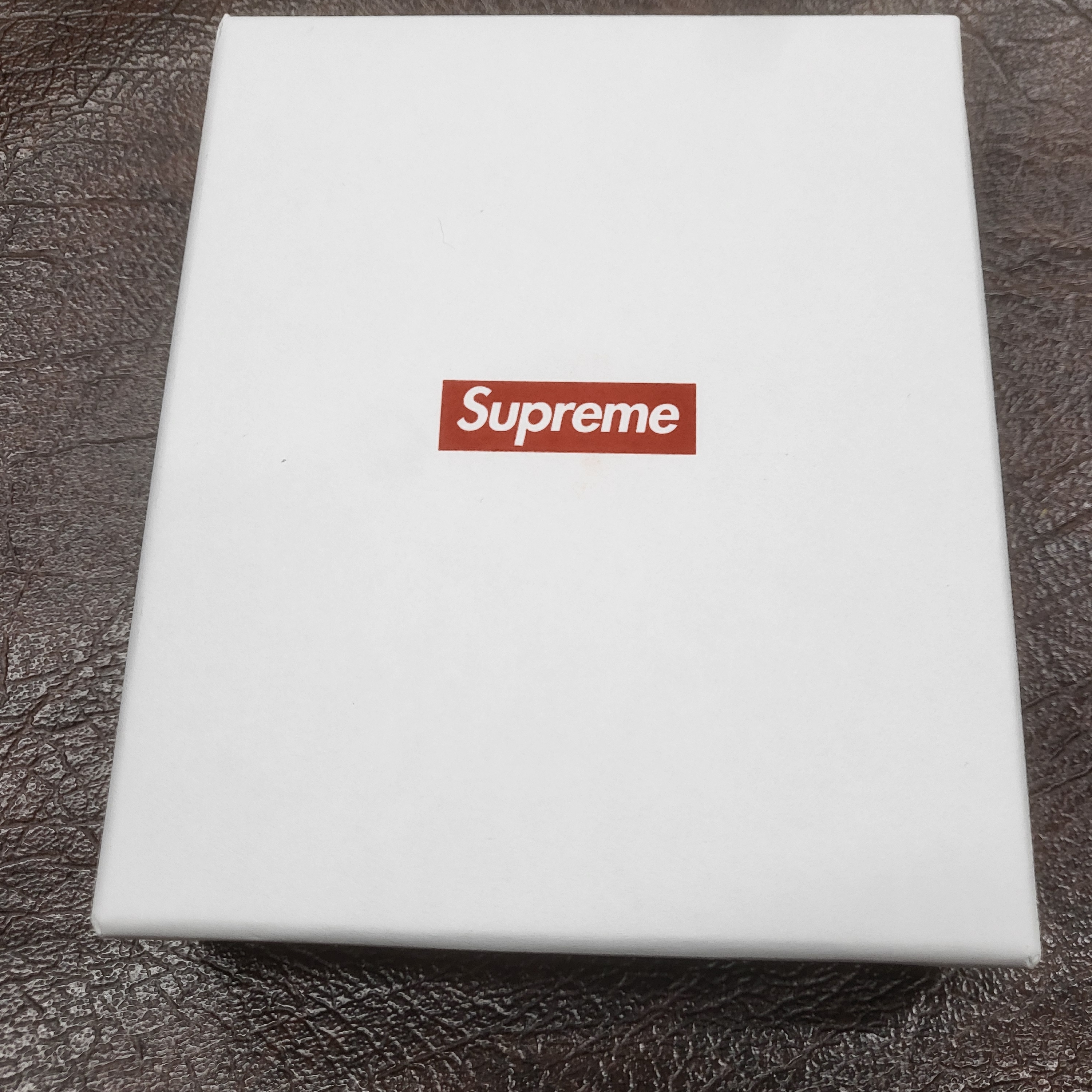 Supreme Leather Pocket Mirror Snow Camo - 25SS 착용 스타일 - 2