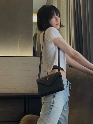 Saint Laurent Gaby Satchel Bag Black 착용 스타일 - 2
