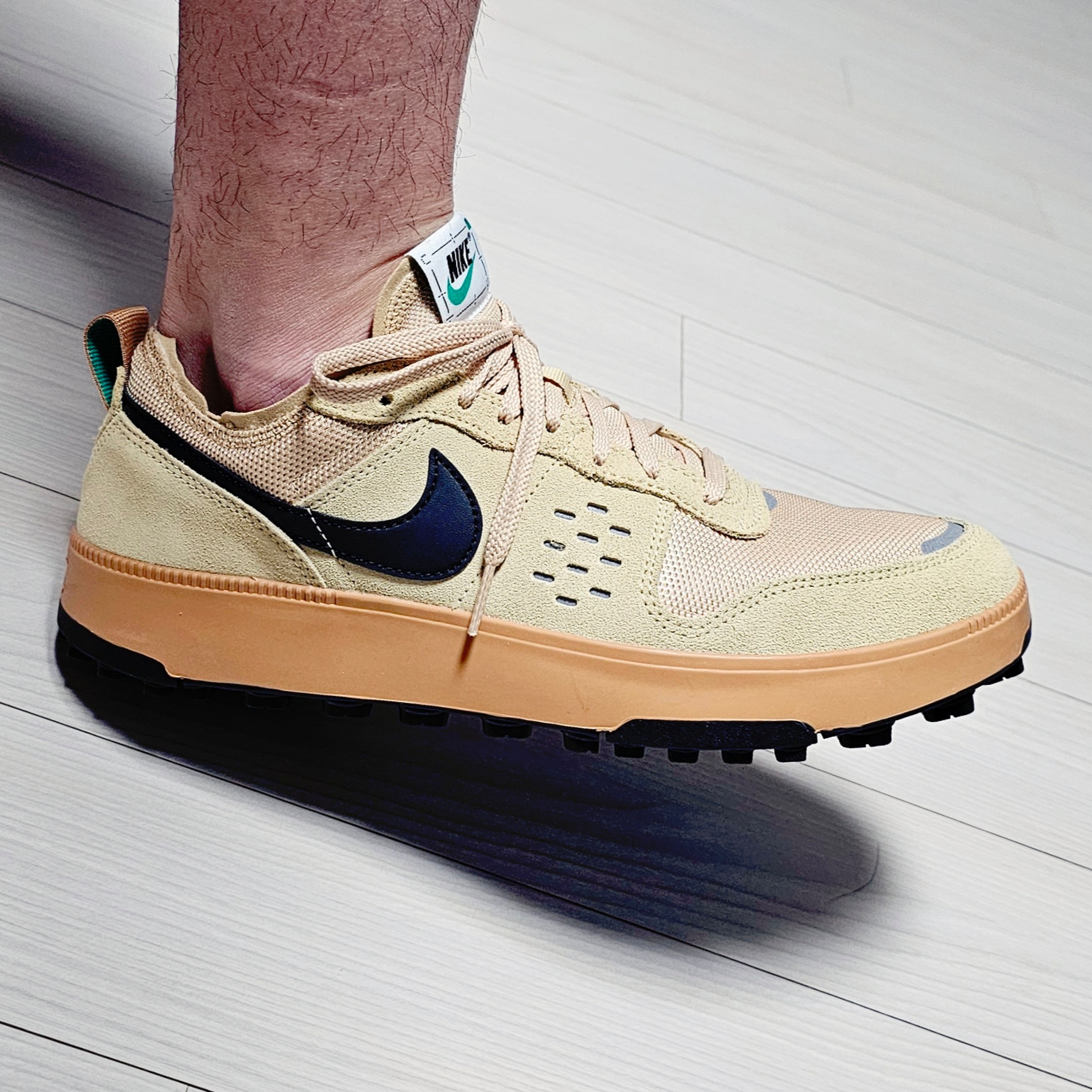 Nike C1TY Brownstone Flax Sesame 착용 스타일