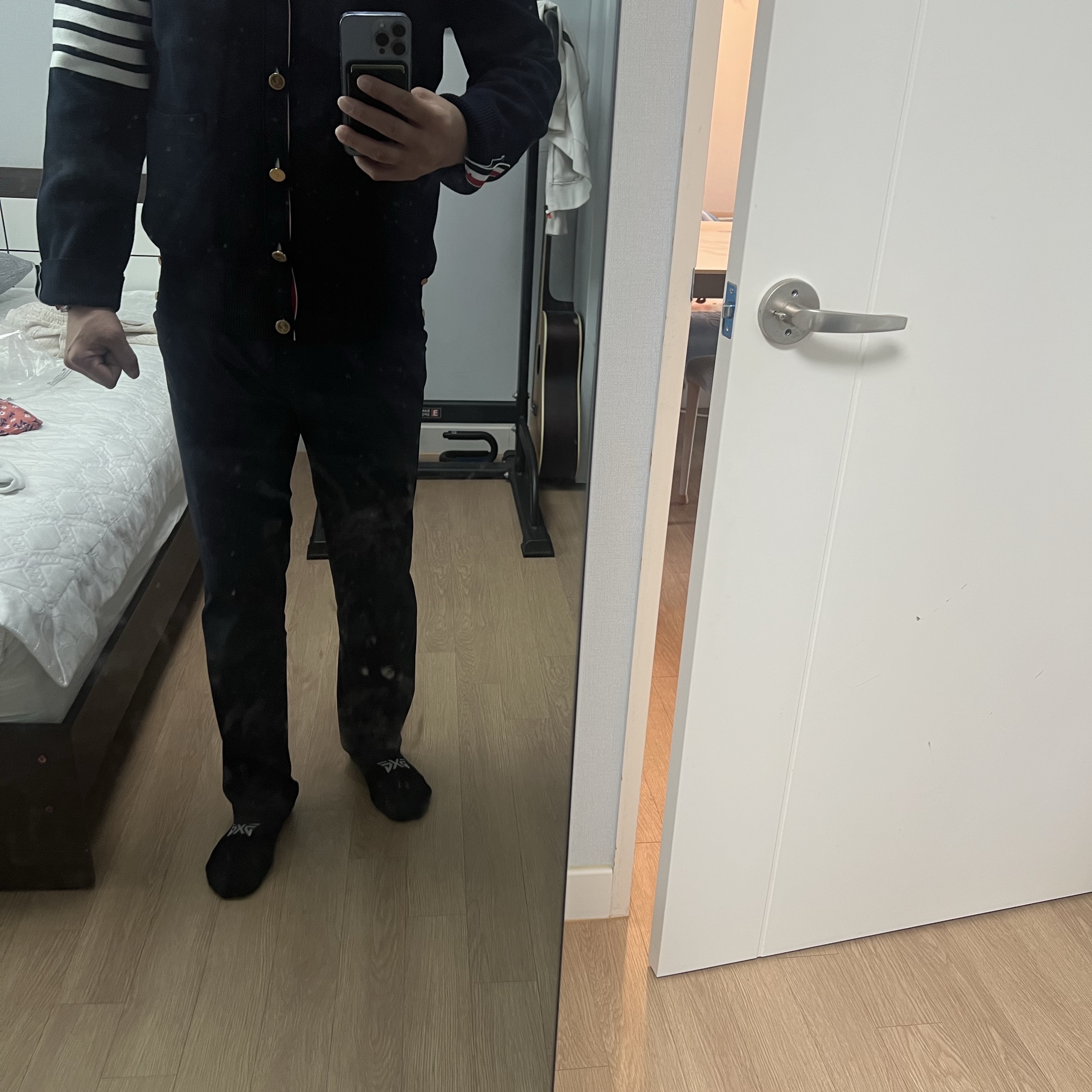 Thom Browne Milano Stitch 4-Bar Cardigan Navy 착용 스타일