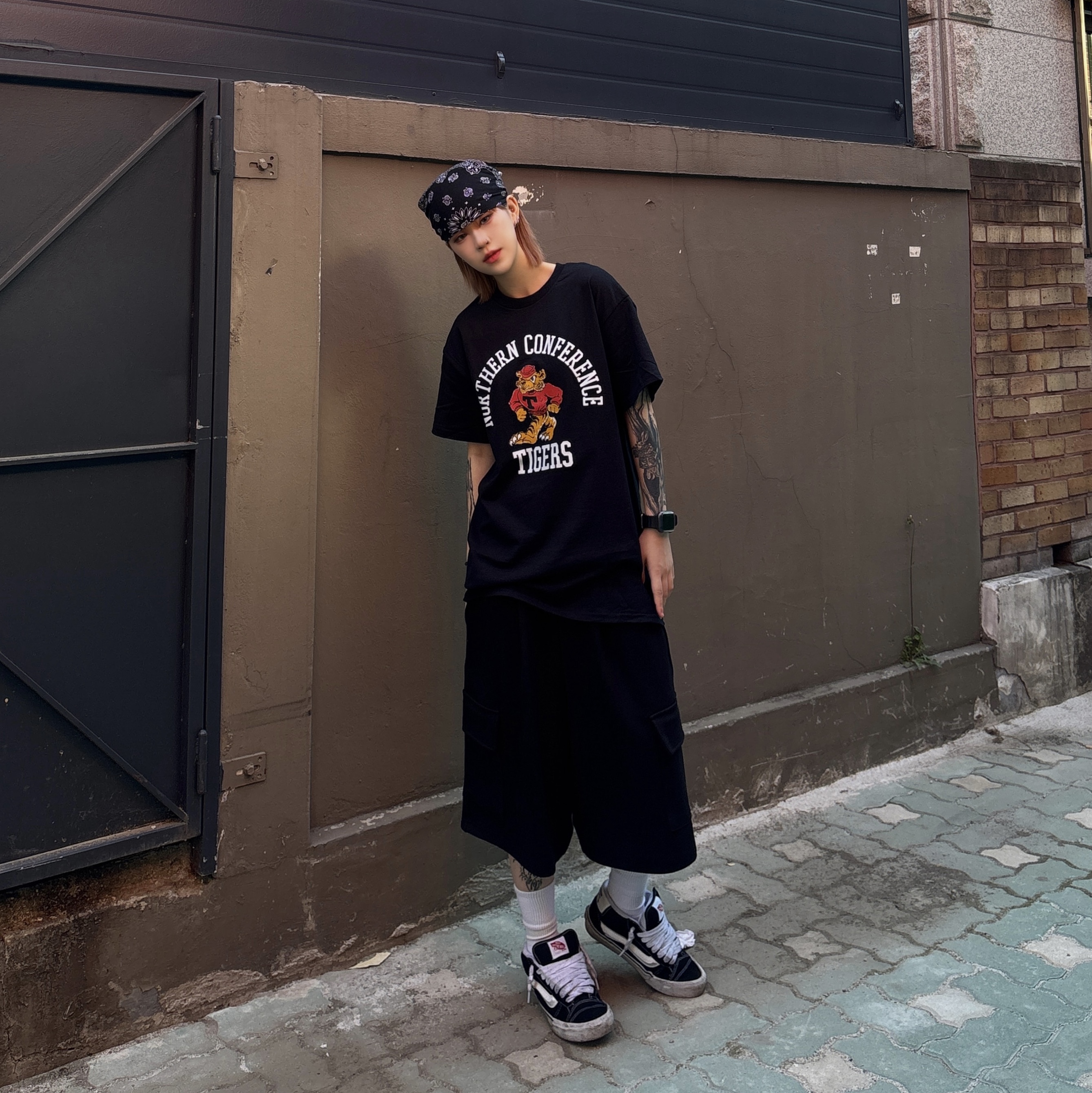 Gildan X American Collection Tiger T-Shirt Black 착용 스타일 - 1