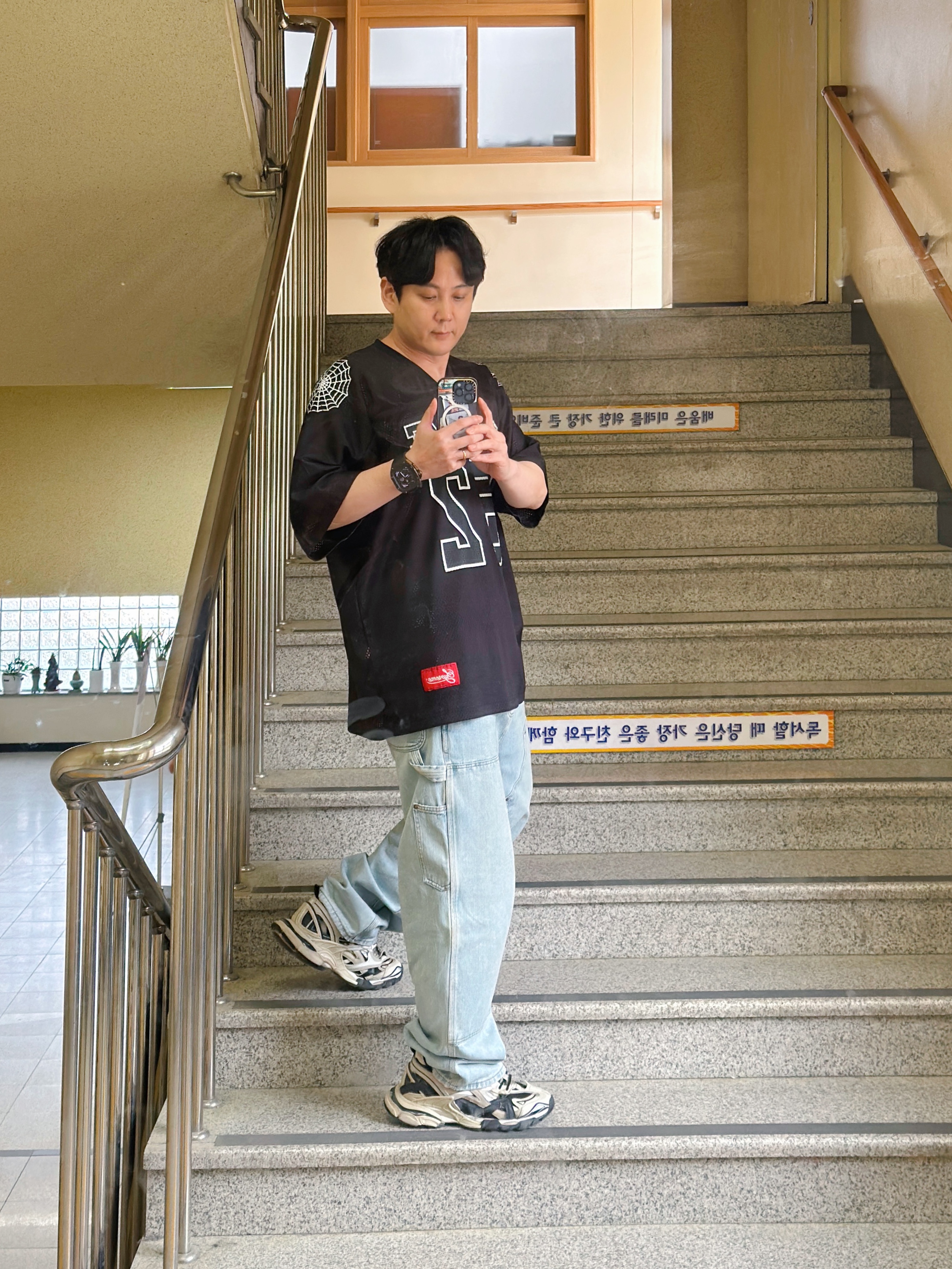 Supreme Spiderweb Football Jersey Black - 24SS, Supreme Hanes Boxer Briefs White (4 Pack) 착용 스타일 - 2