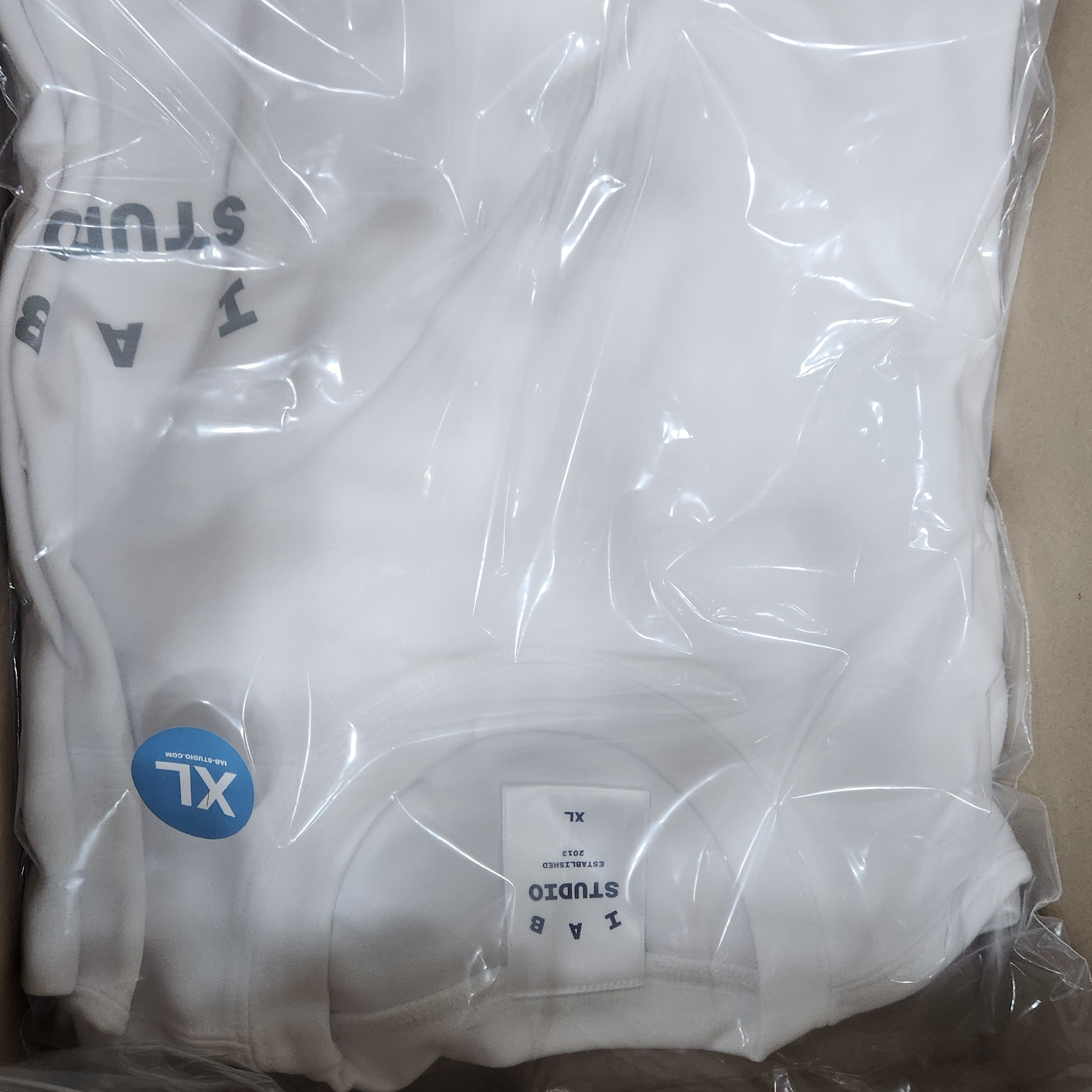 IAB Studio T-Shirt White Gray 착용 스타일