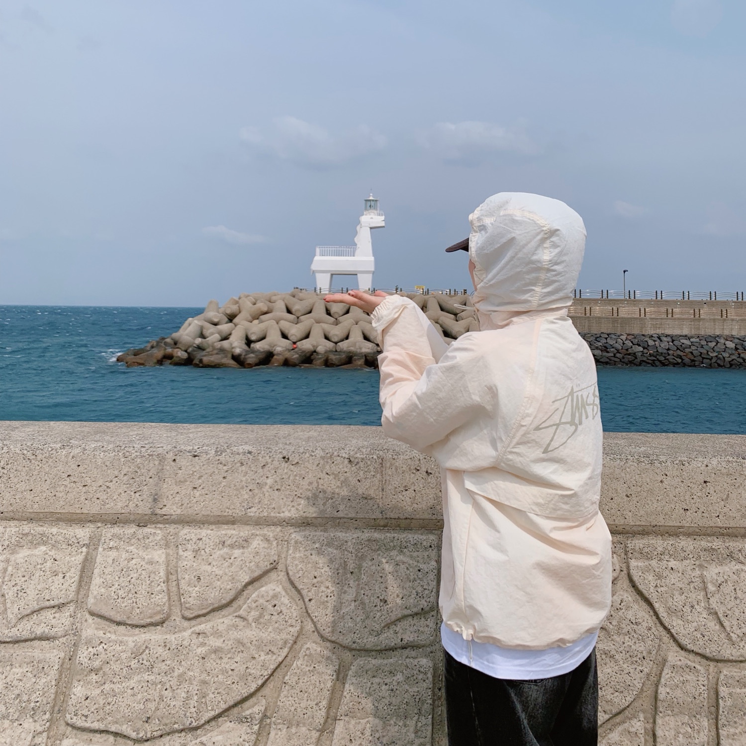 Stussy Wave Dye Beach Shell Jacket Bone 착용 스타일
