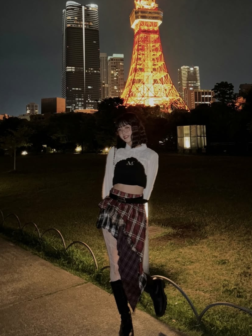 MUCENT Back Detail Signature Sleeveless Black 착용 스타일 - 4