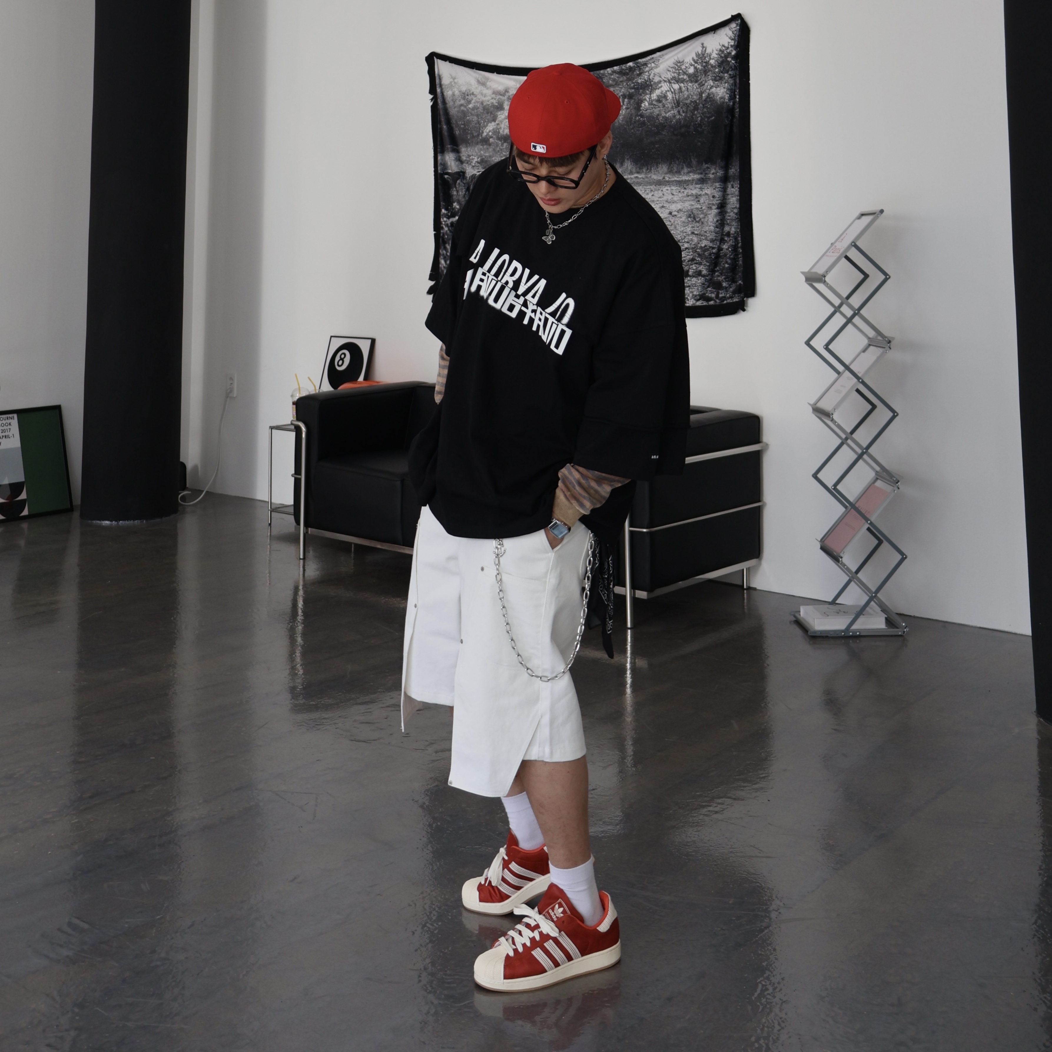 Gentle Monster x Maison Margiela MM212 Black Clear, AJOBYAJO Double Knee Paneled Shorts WHITE 착용 스타일 - 2