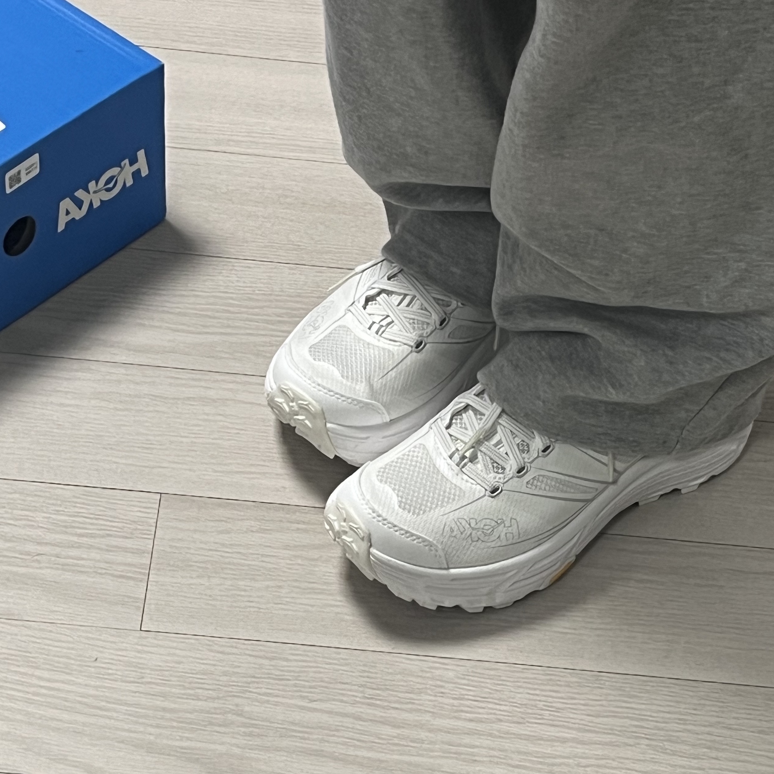 Hoka Mafate Speed 2 White Lunar Rock 착용 스타일 - 1
