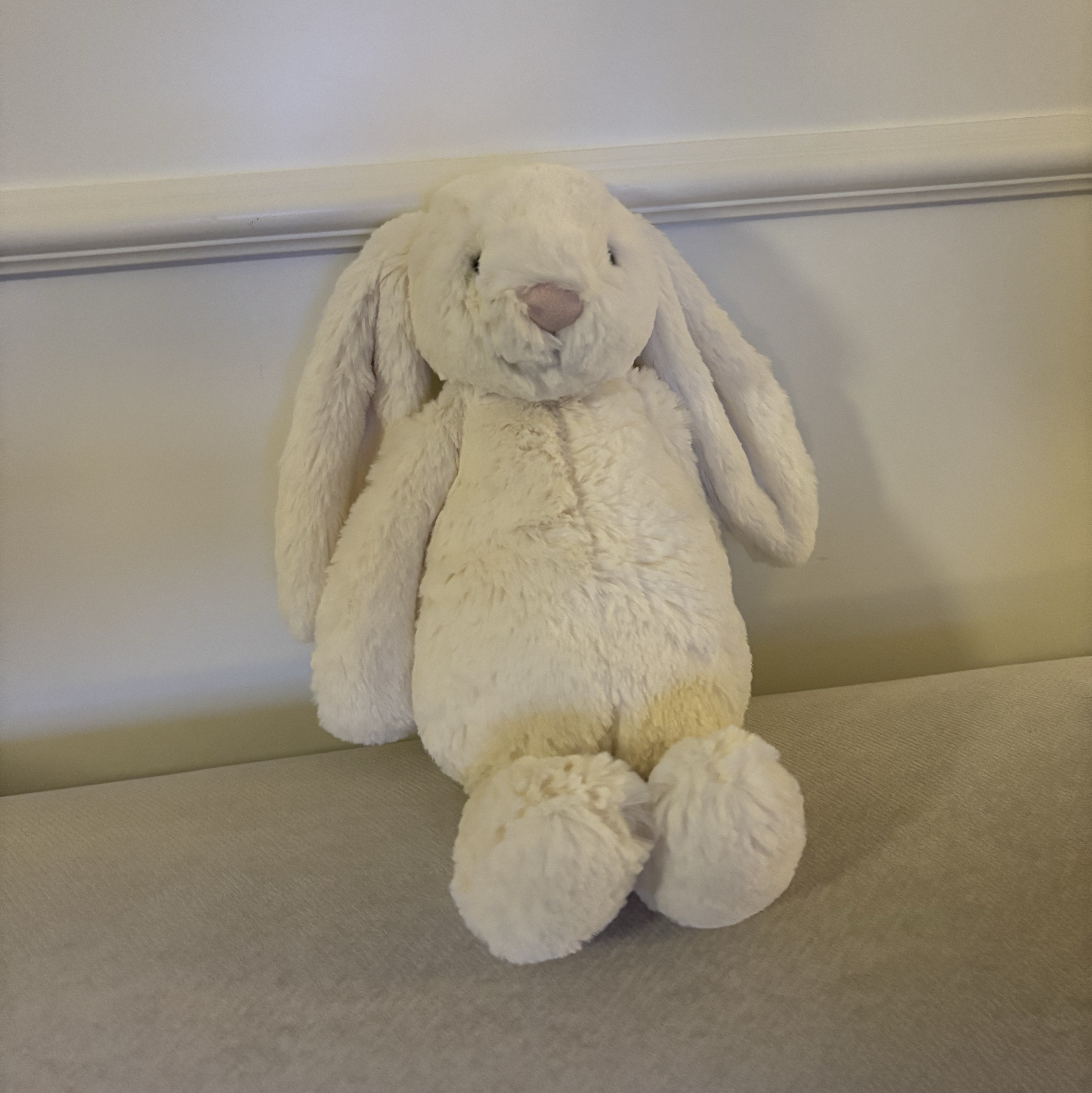 Jellycat Bashful Bunny Medium Cream 착용 스타일