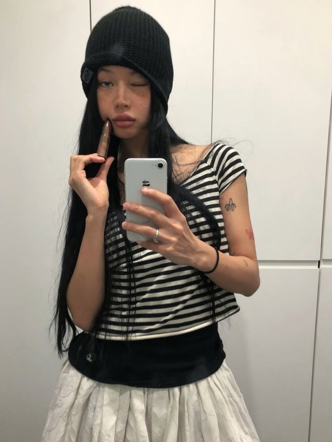 The Greatest Mesh Flower Beani Ivory, (W) Matin Kim Matin Logo Crochet Beanie Cream 착용 스타일 - 2