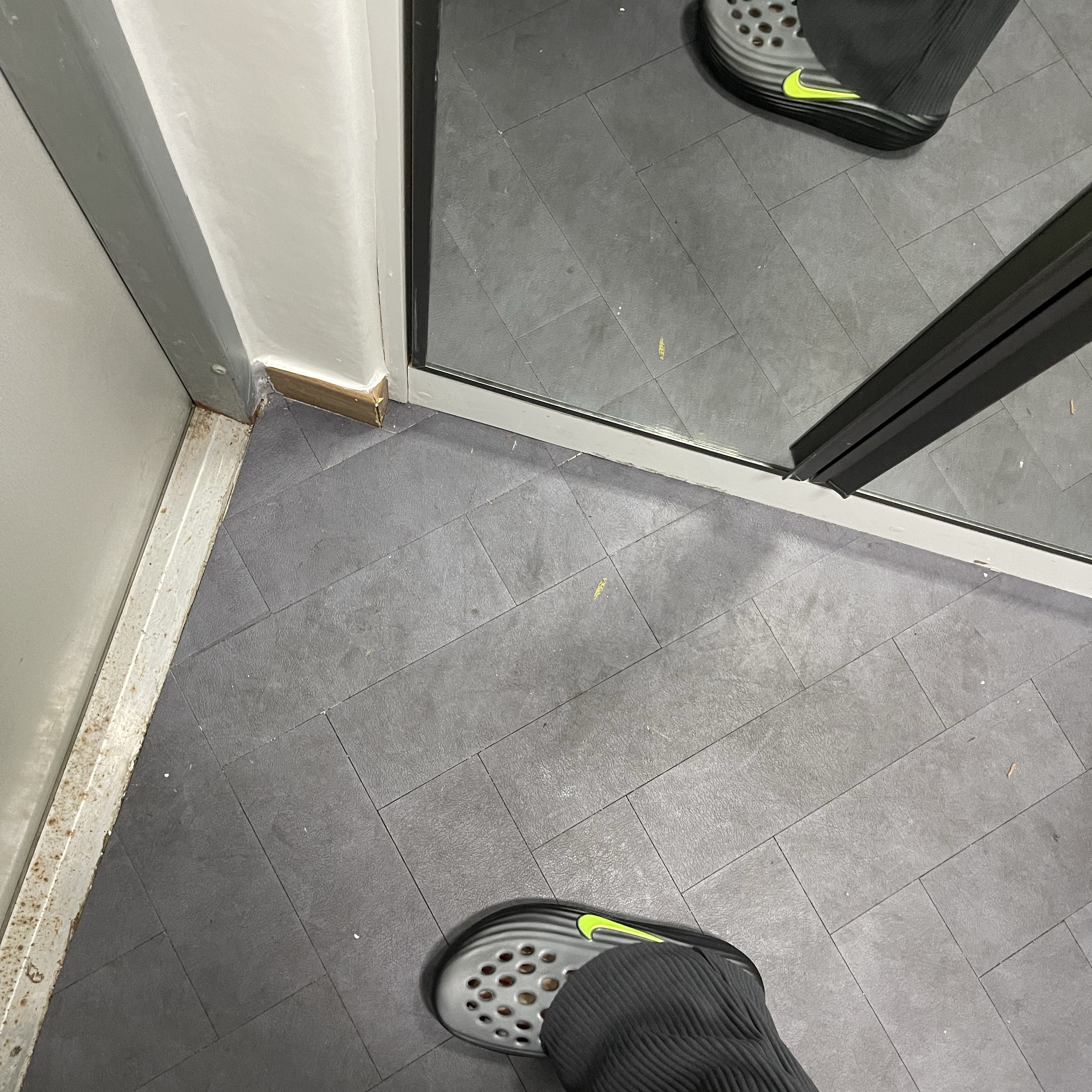 Nike ReactX Rejuven8 Black Cool Grey 착용 스타일