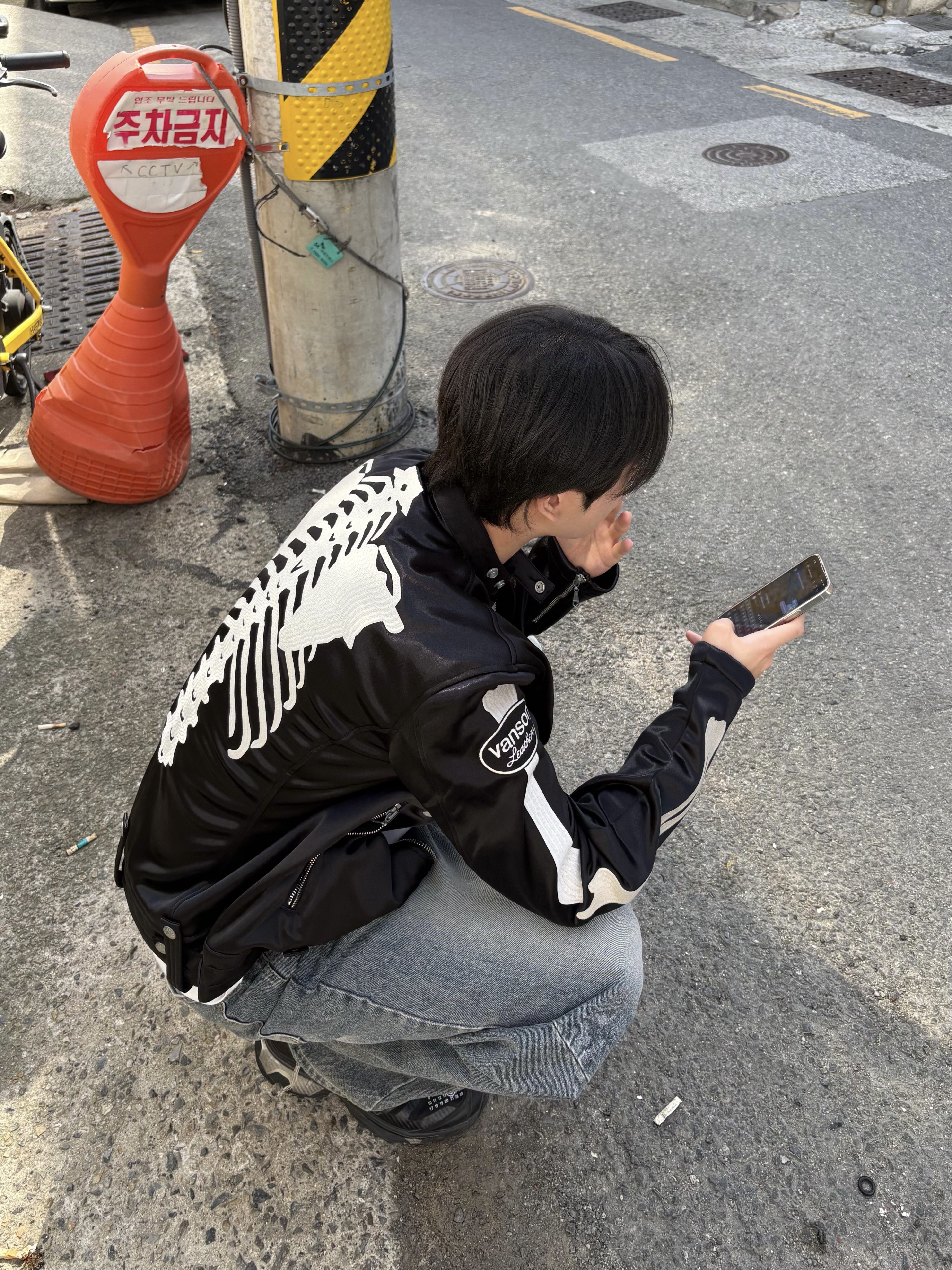 Mastermind World x Vanson Bone Jacket Custom Black - 24FW, Salomon x MM6 Maison Margiela XT-4 Mule Black 착용 스타일 - 3