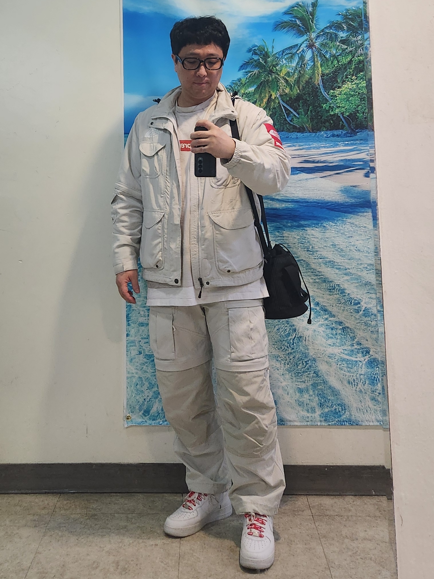 Supreme x The North Face Trekking Convertible Jacket Stone - 22SS, Supreme x MM6 Maison Margiela Box Logo T-Shirt White - 24SS 착용 스타일
