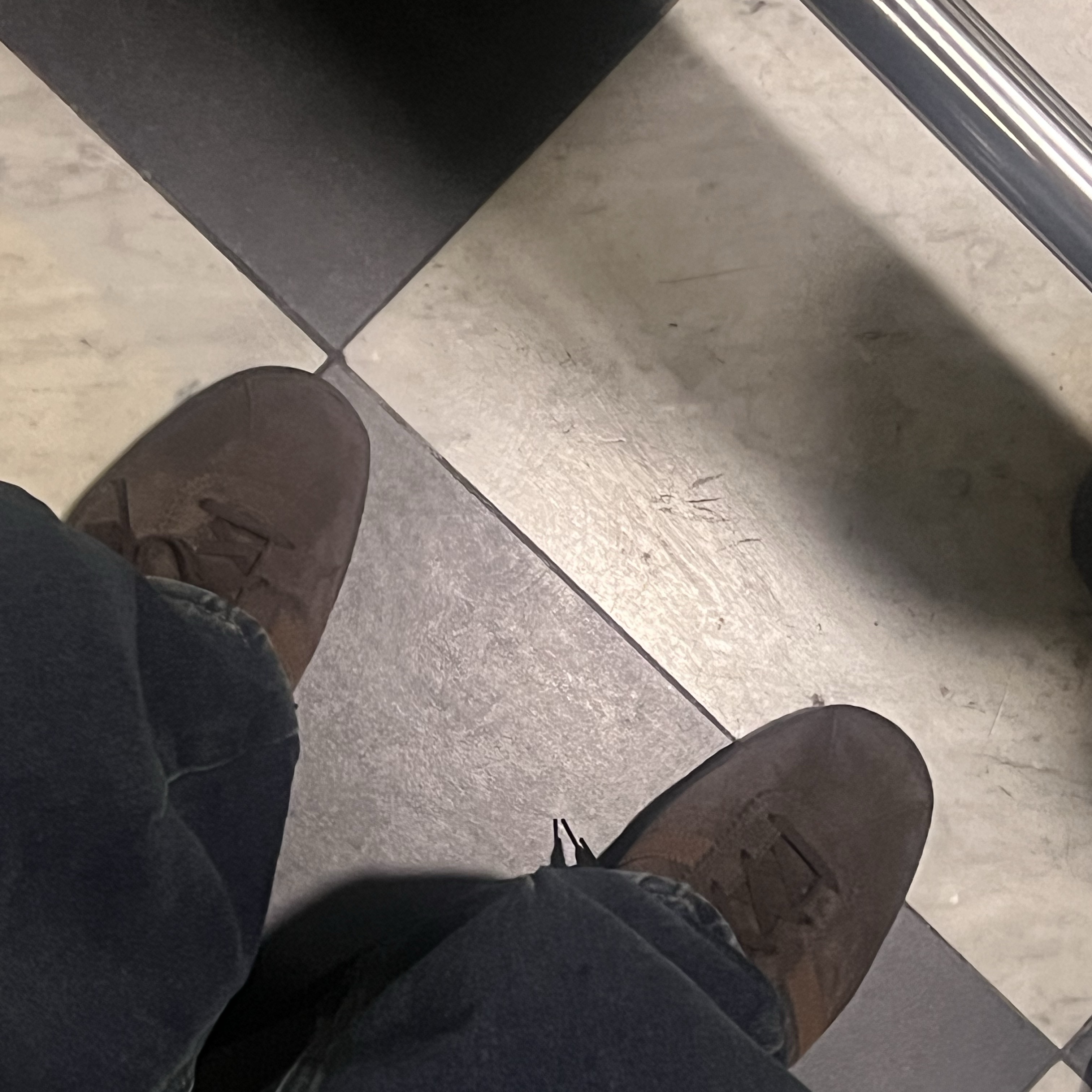 Adidas Tobacco Gruen Dark Brown 착용 스타일