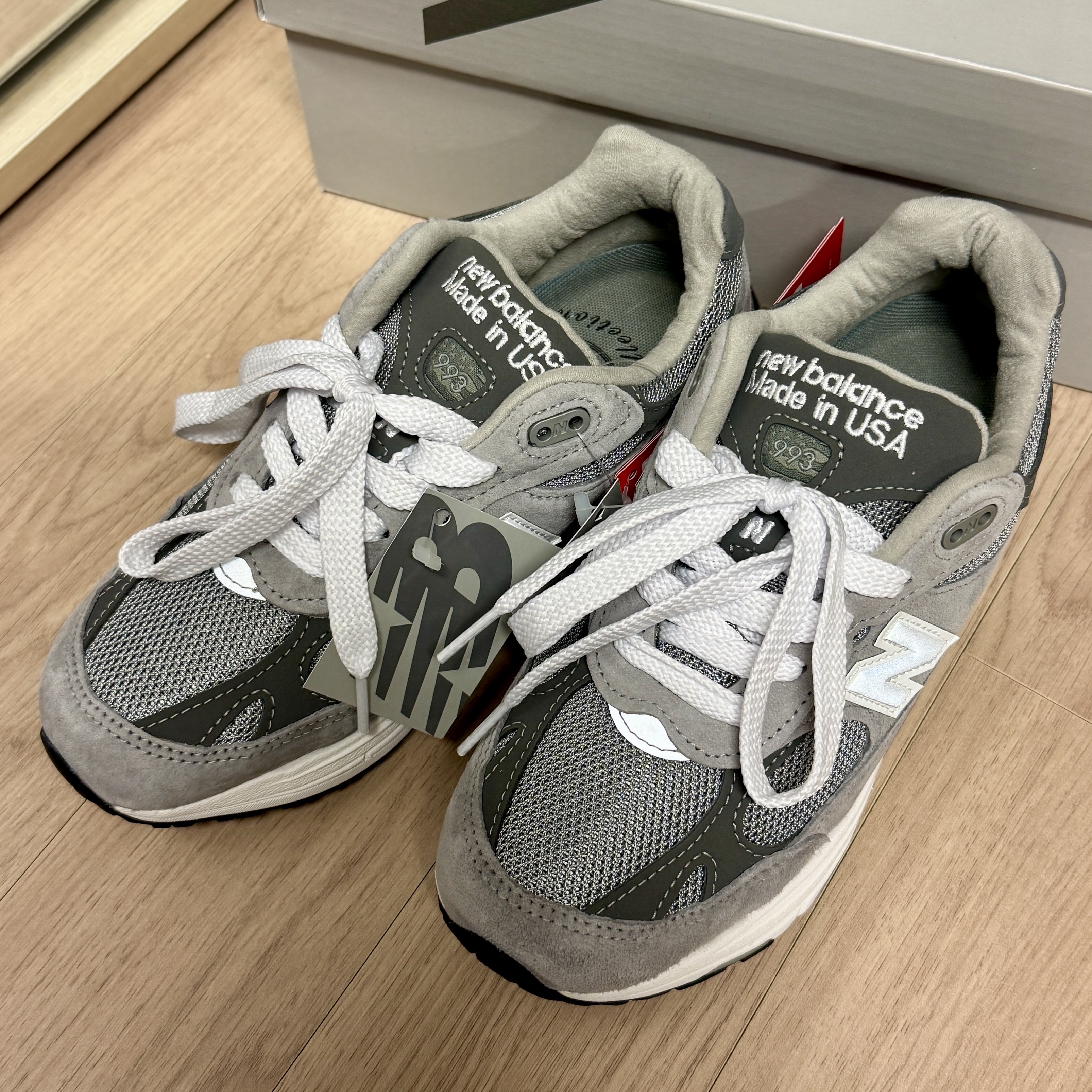 (W) New Balance 993 Made in USA Grey - B Standard 착용 스타일 - 1
